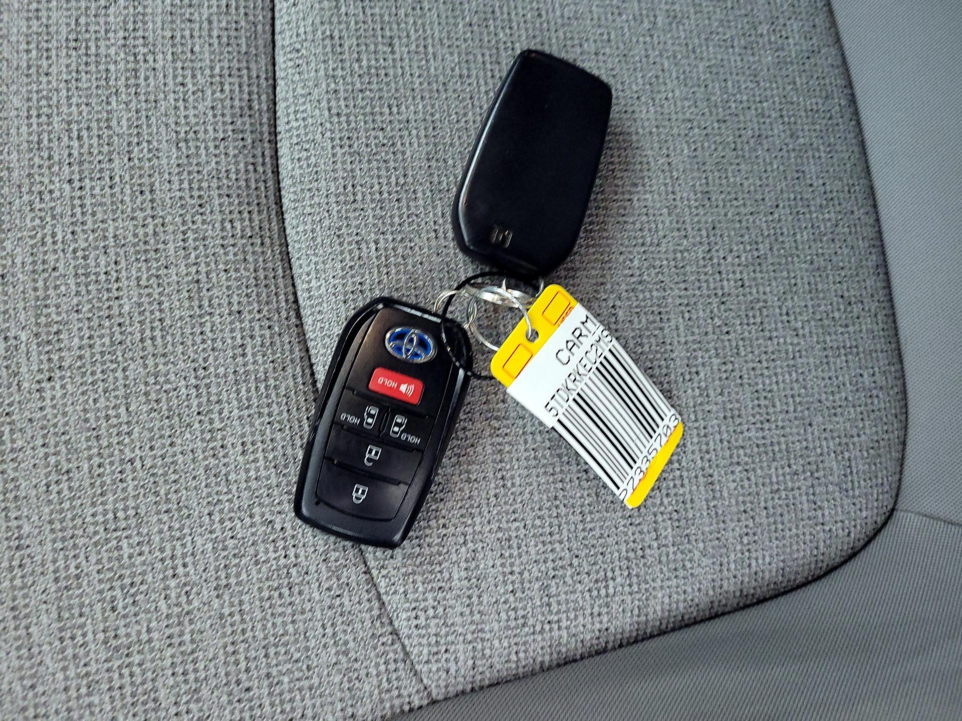 Thumbnail: 2021 Toyota Sienna - 19