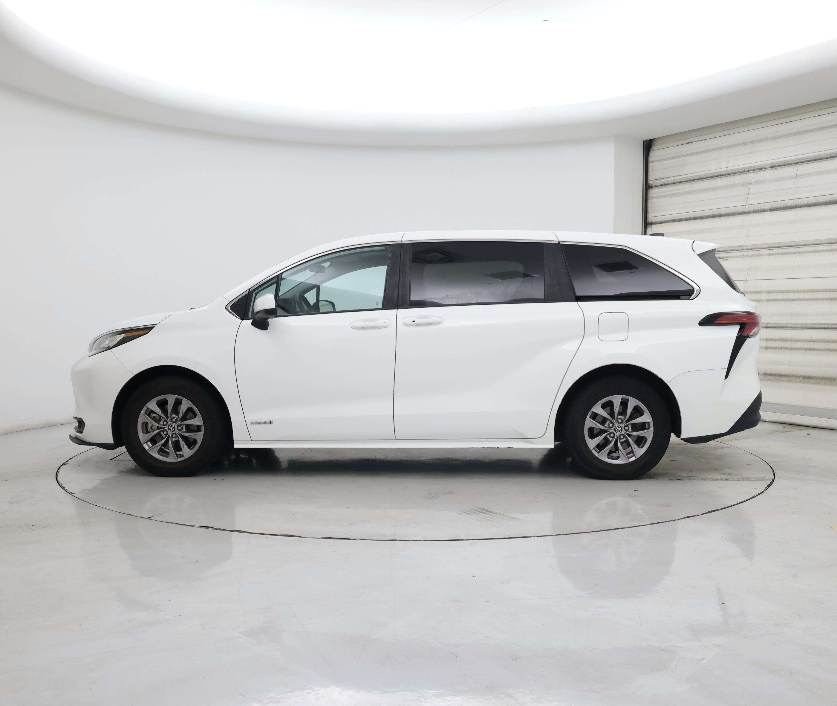 Thumbnail: 2021 Toyota Sienna - 3