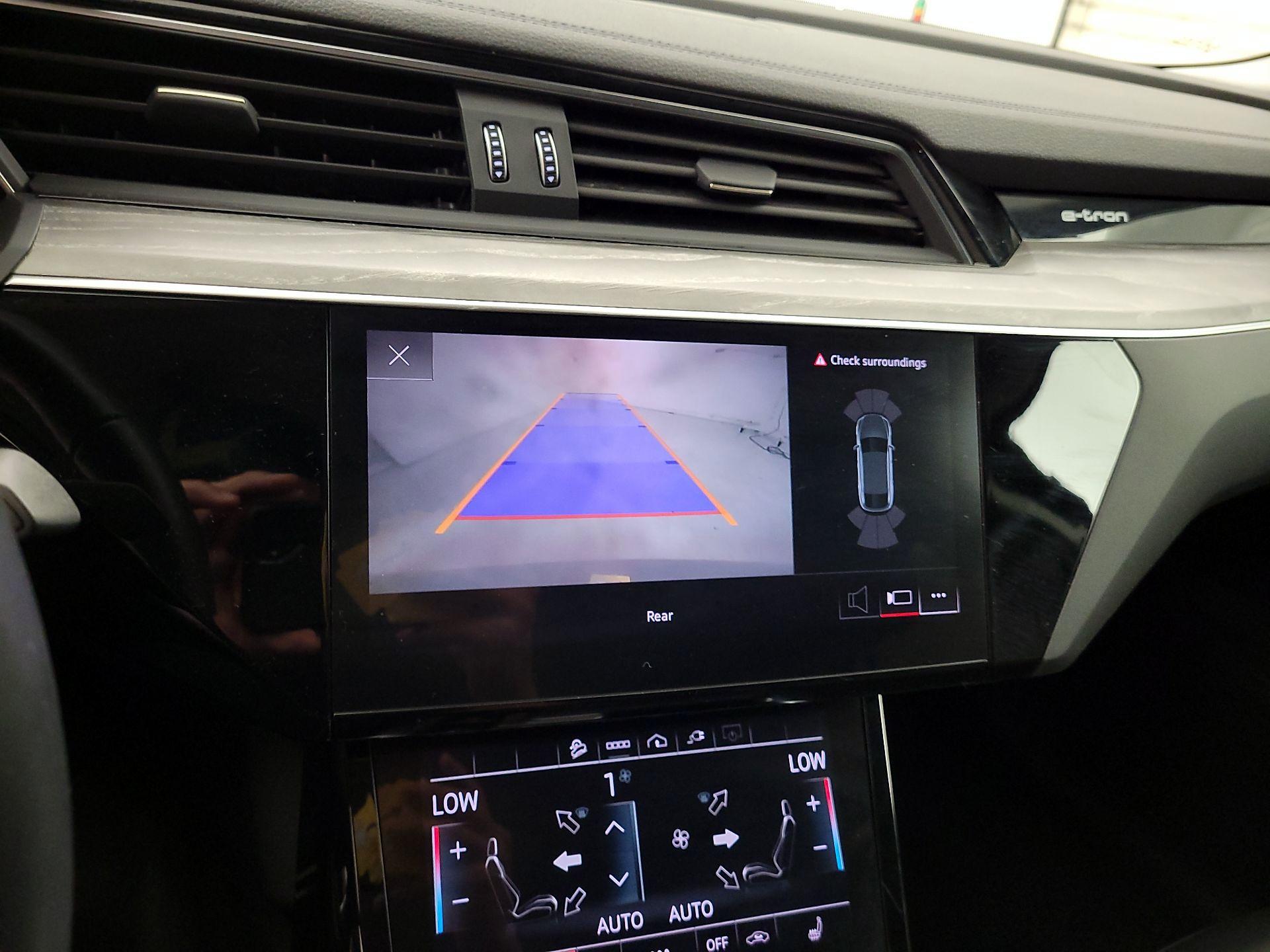 Thumbnail: 2021 Audi e-tron S - 15