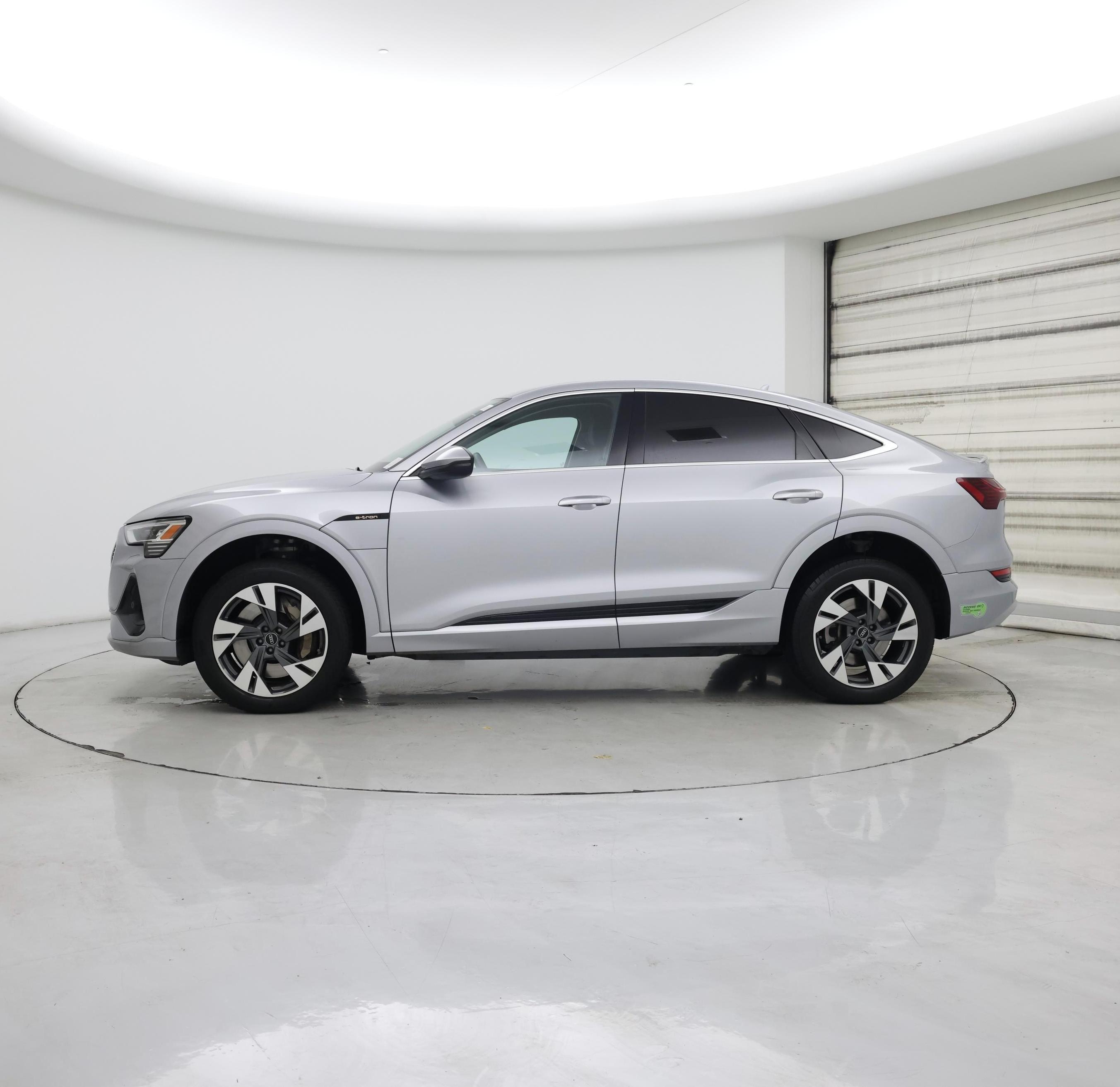 Thumbnail: 2021 Audi e-tron S - 3