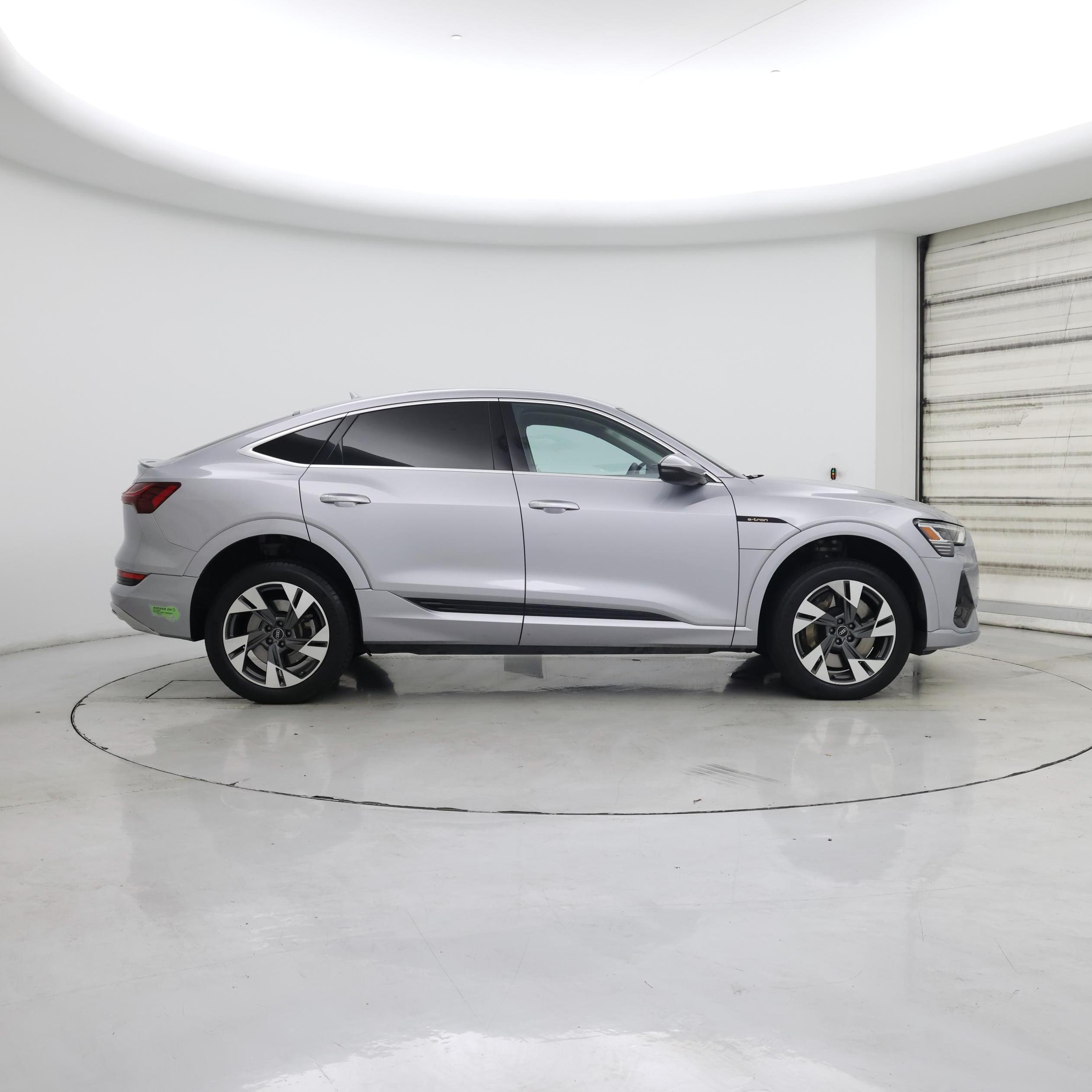 Thumbnail: 2021 Audi e-tron S - 7