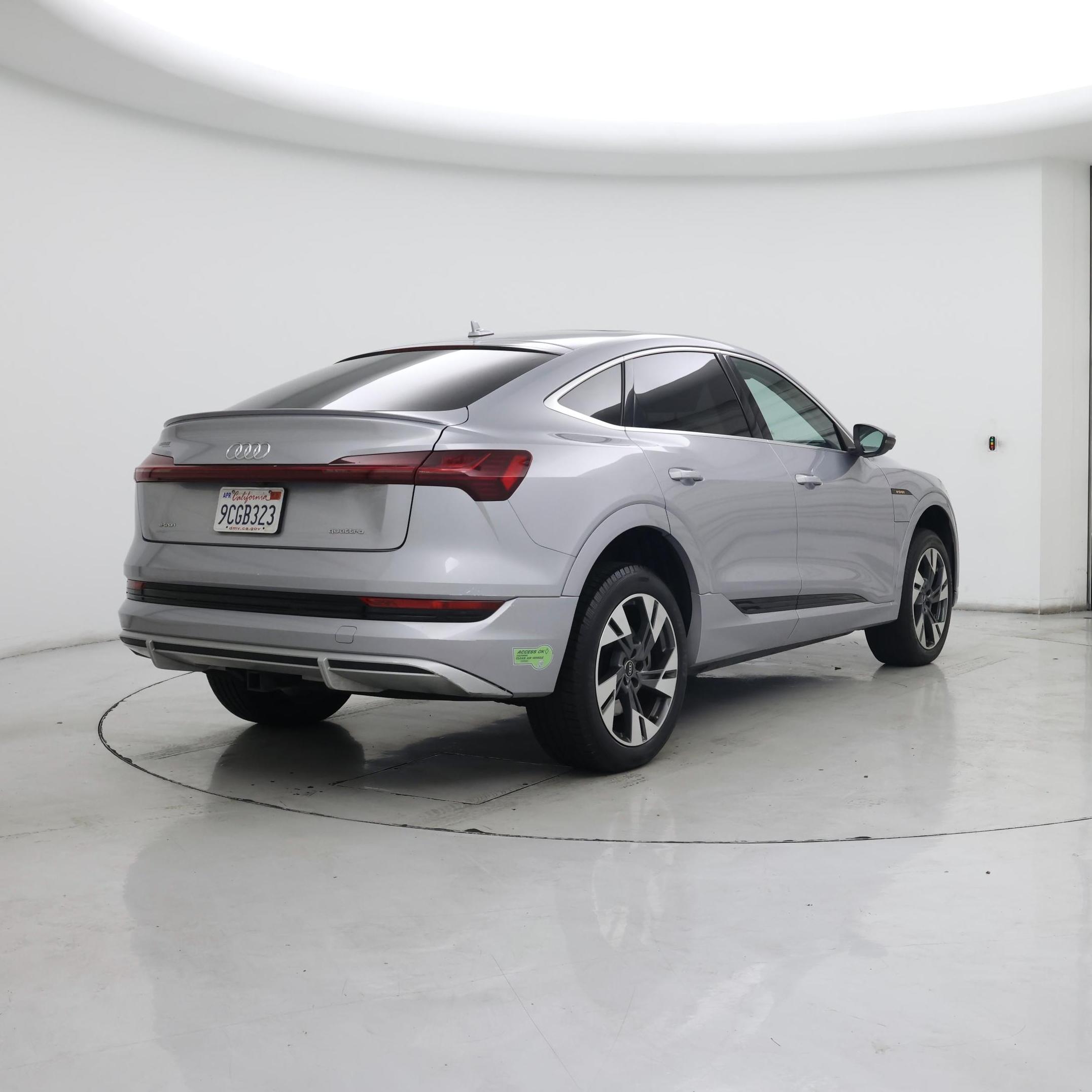 Thumbnail: 2021 Audi e-tron S - 8