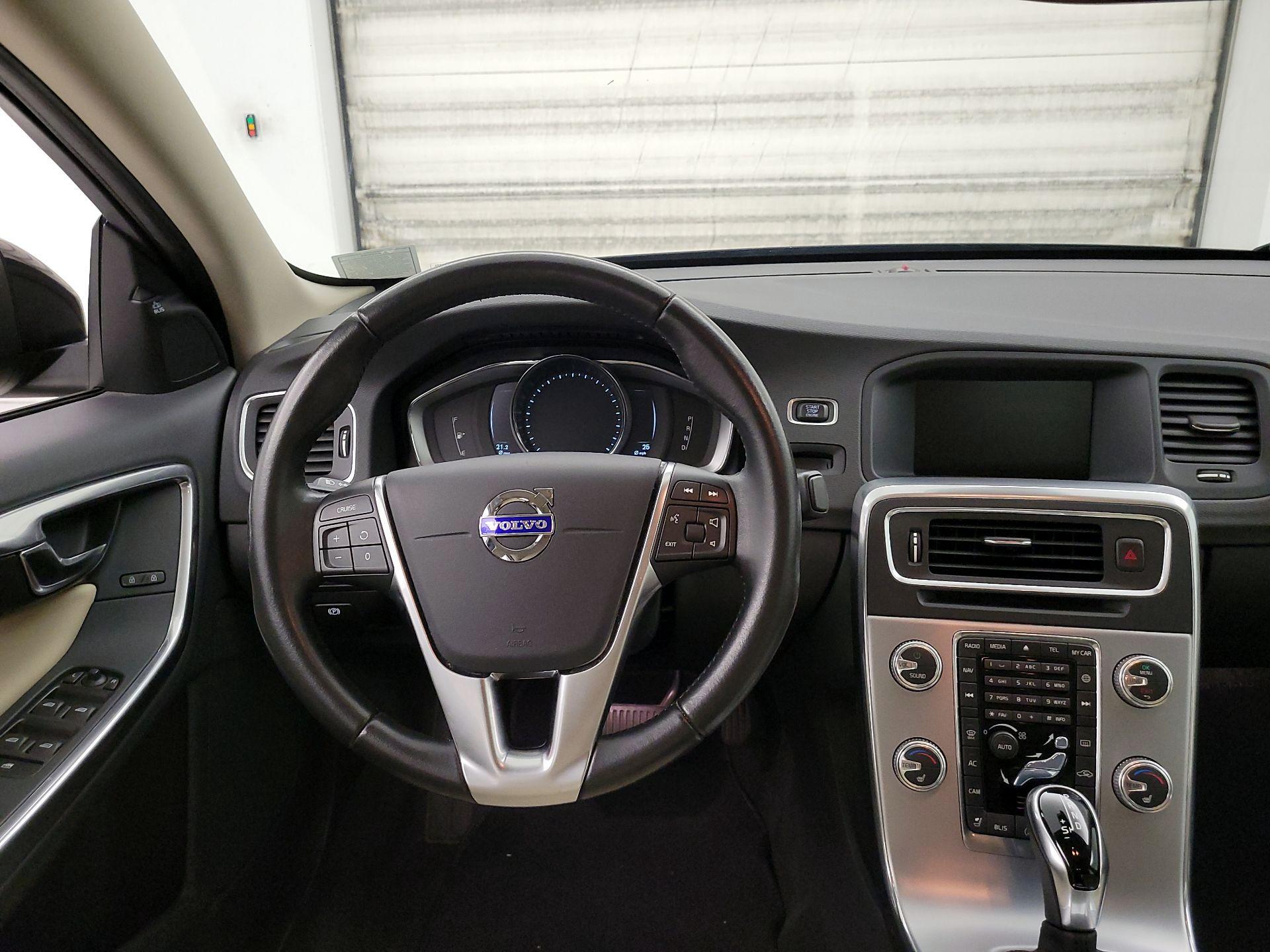 Thumbnail: 2017 Volvo S60 - 10
