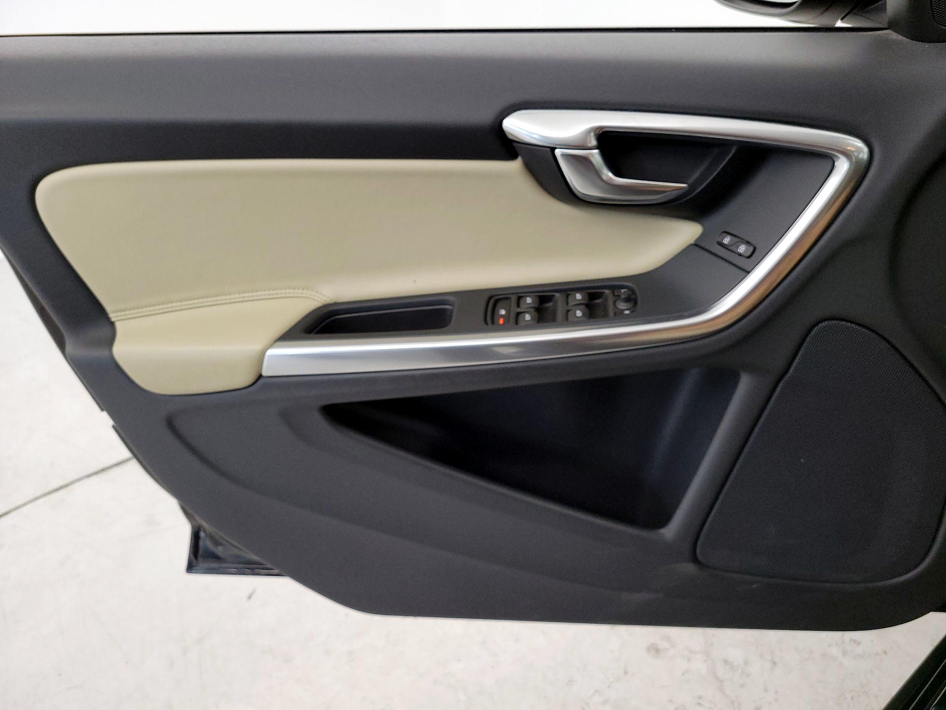 Thumbnail: 2017 Volvo S60 - 12