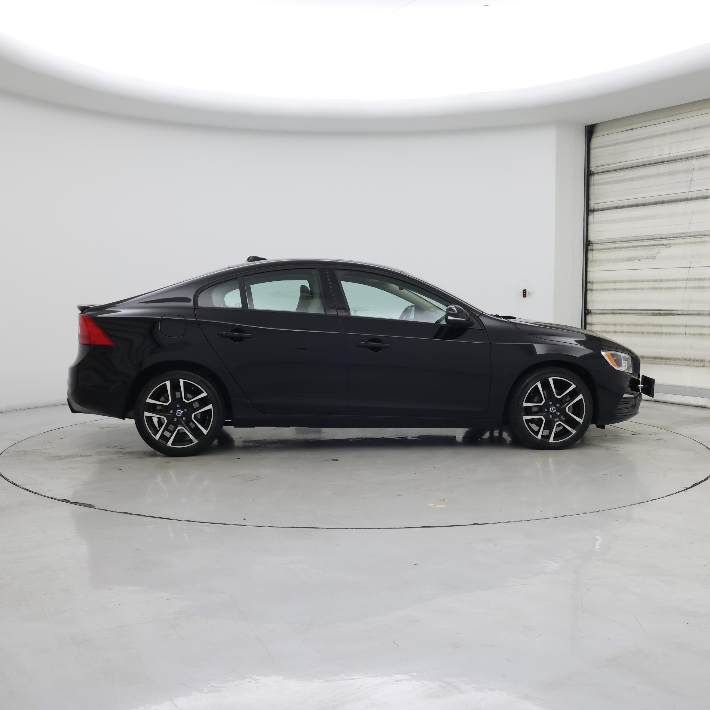 Thumbnail: 2017 Volvo S60 - 7