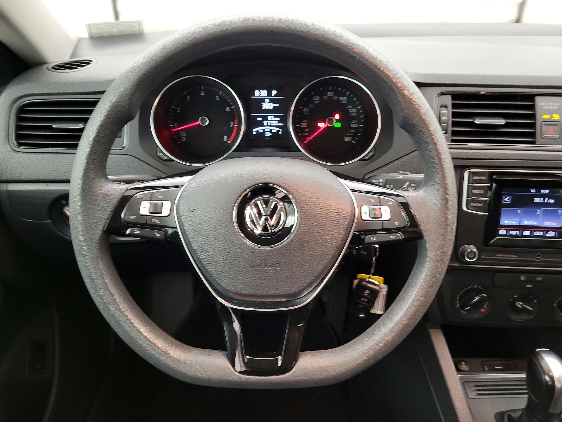 Thumbnail: 2016 Volkswagen Jetta - 10