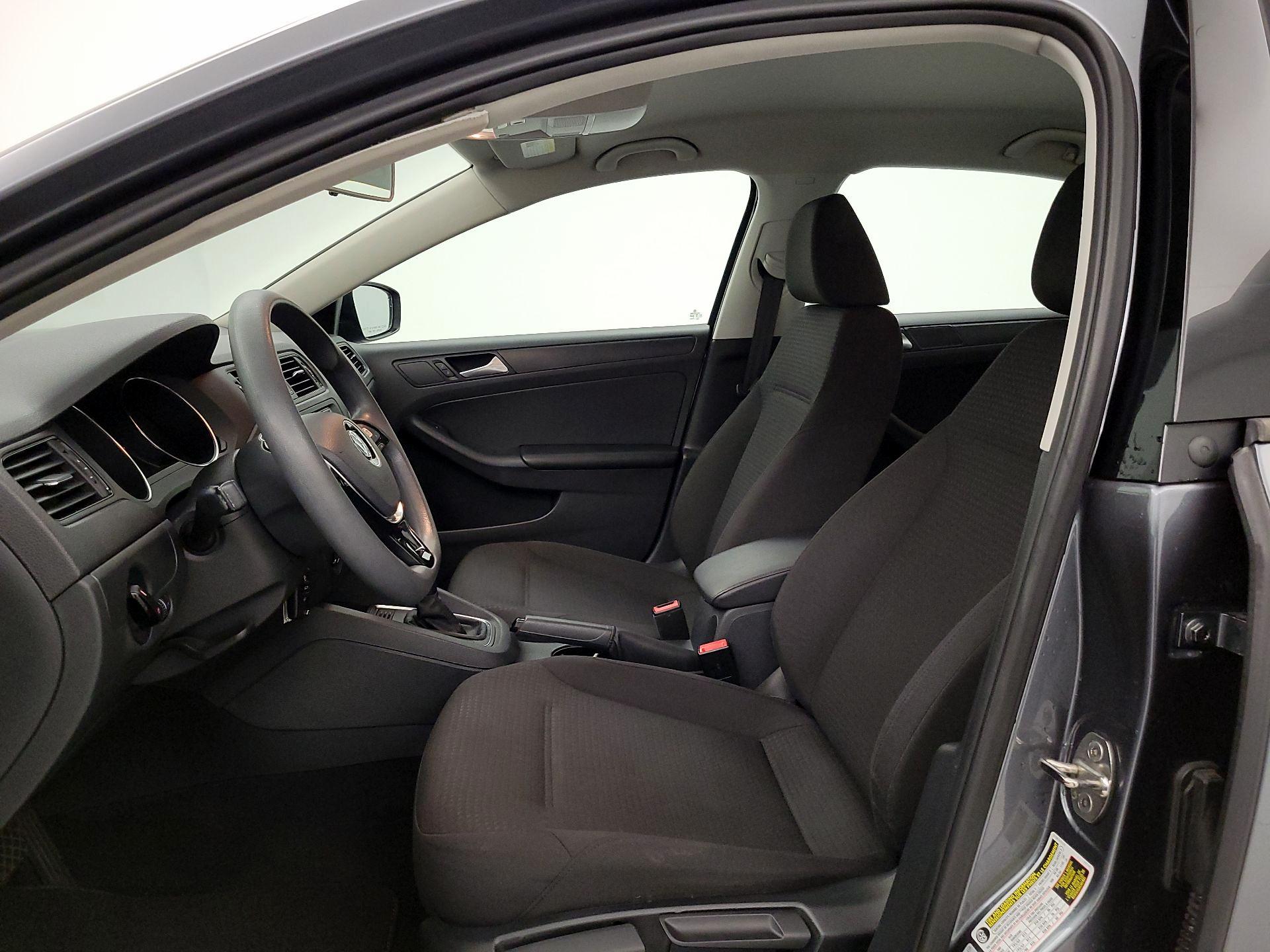Thumbnail: 2016 Volkswagen Jetta - 11