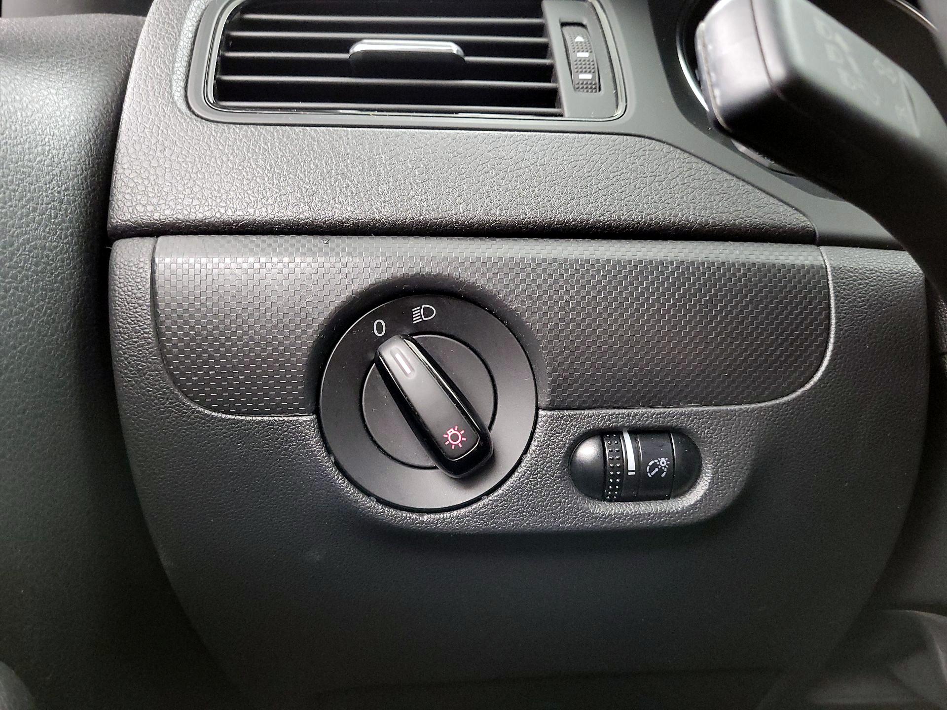 Thumbnail: 2016 Volkswagen Jetta - 13