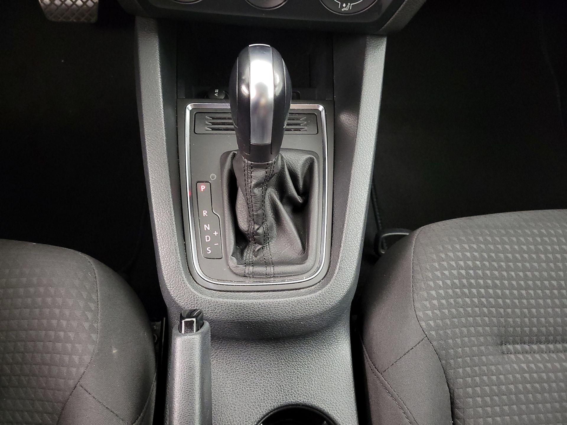 Thumbnail: 2016 Volkswagen Jetta - 16