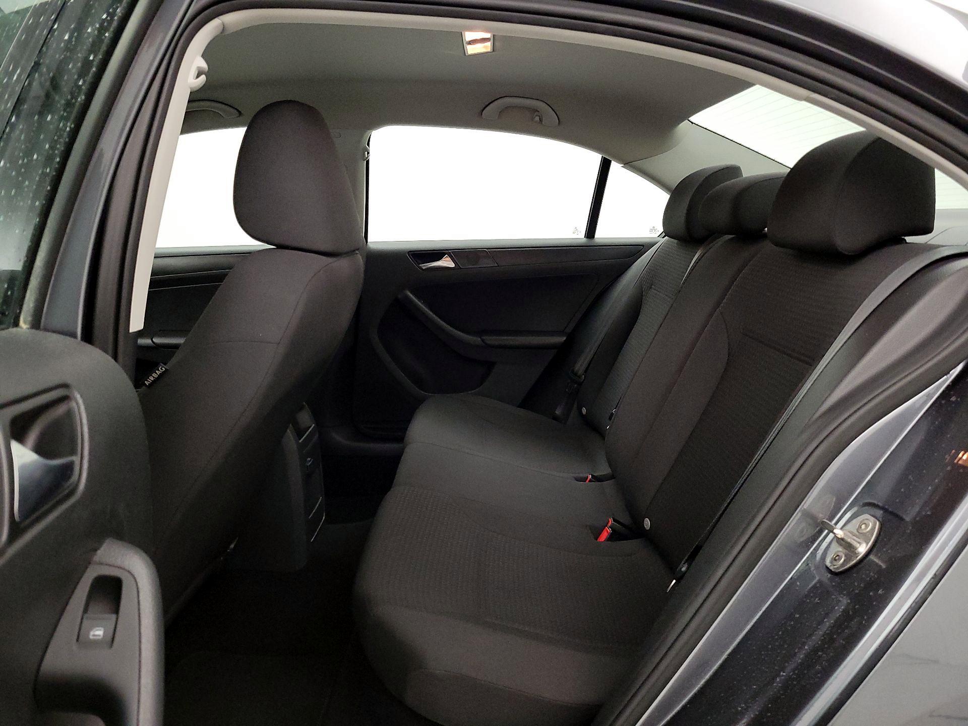 Thumbnail: 2016 Volkswagen Jetta - 18