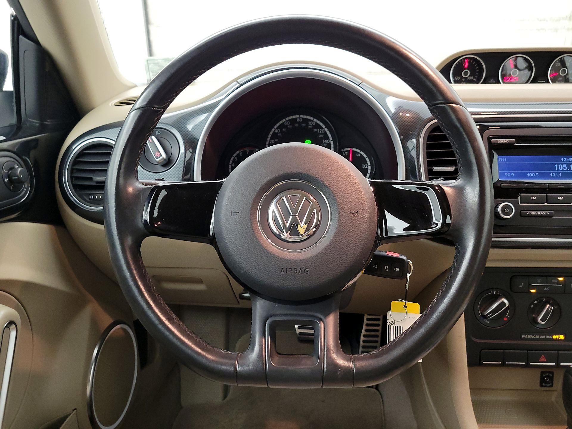 Thumbnail: 2013 Volkswagen Beetle - 10