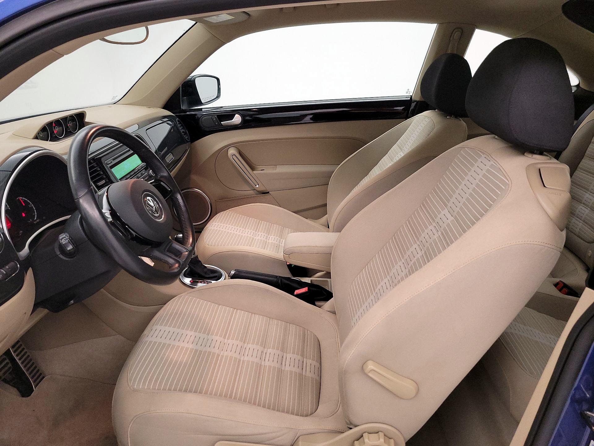 Thumbnail: 2013 Volkswagen Beetle - 11