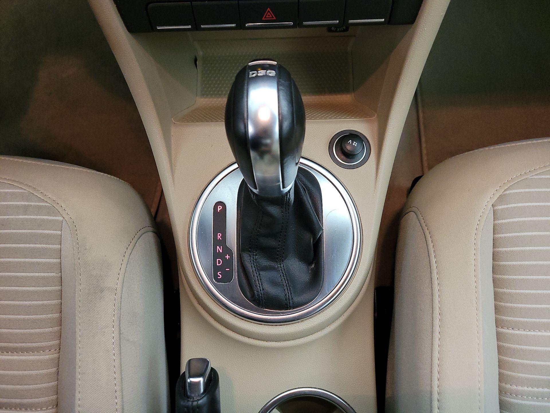 Thumbnail: 2013 Volkswagen Beetle - 16