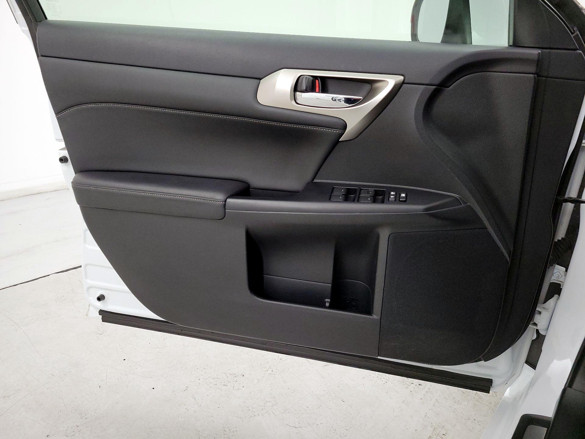 Thumbnail: 2015 Lexus CT - 12