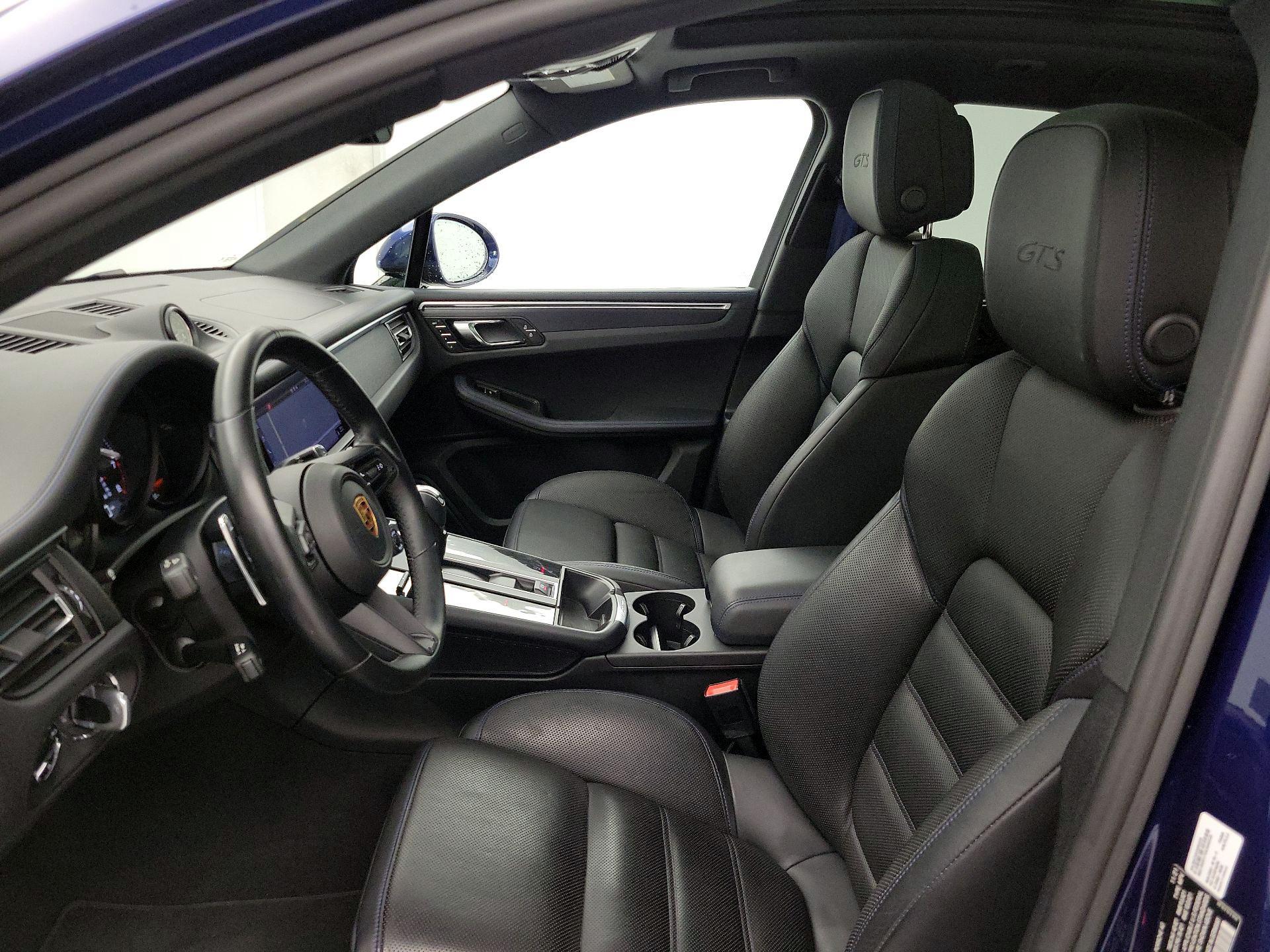 Thumbnail: 2022 Porsche Macan - 11