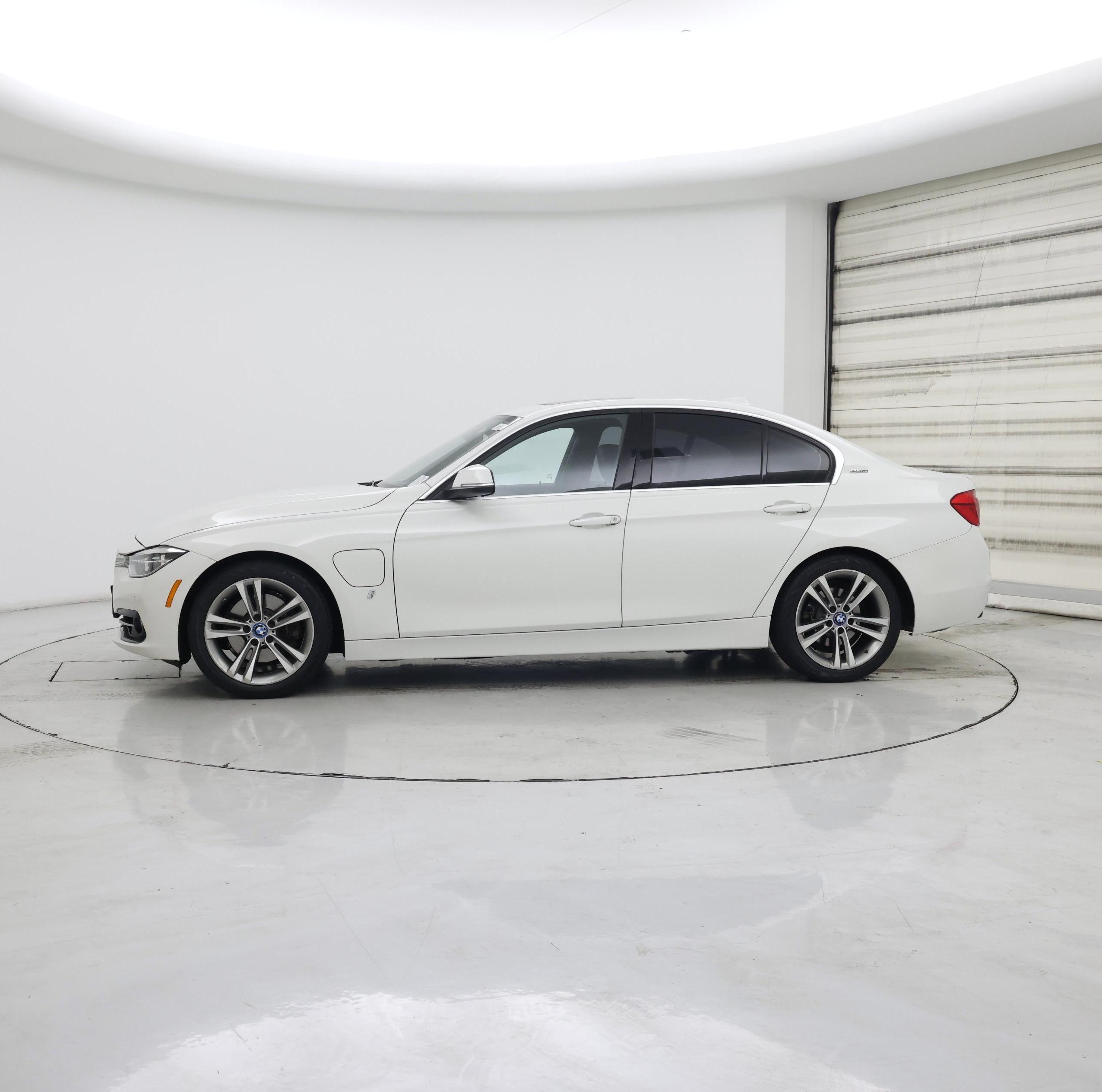 Thumbnail: 2018 BMW 3 Series - 3
