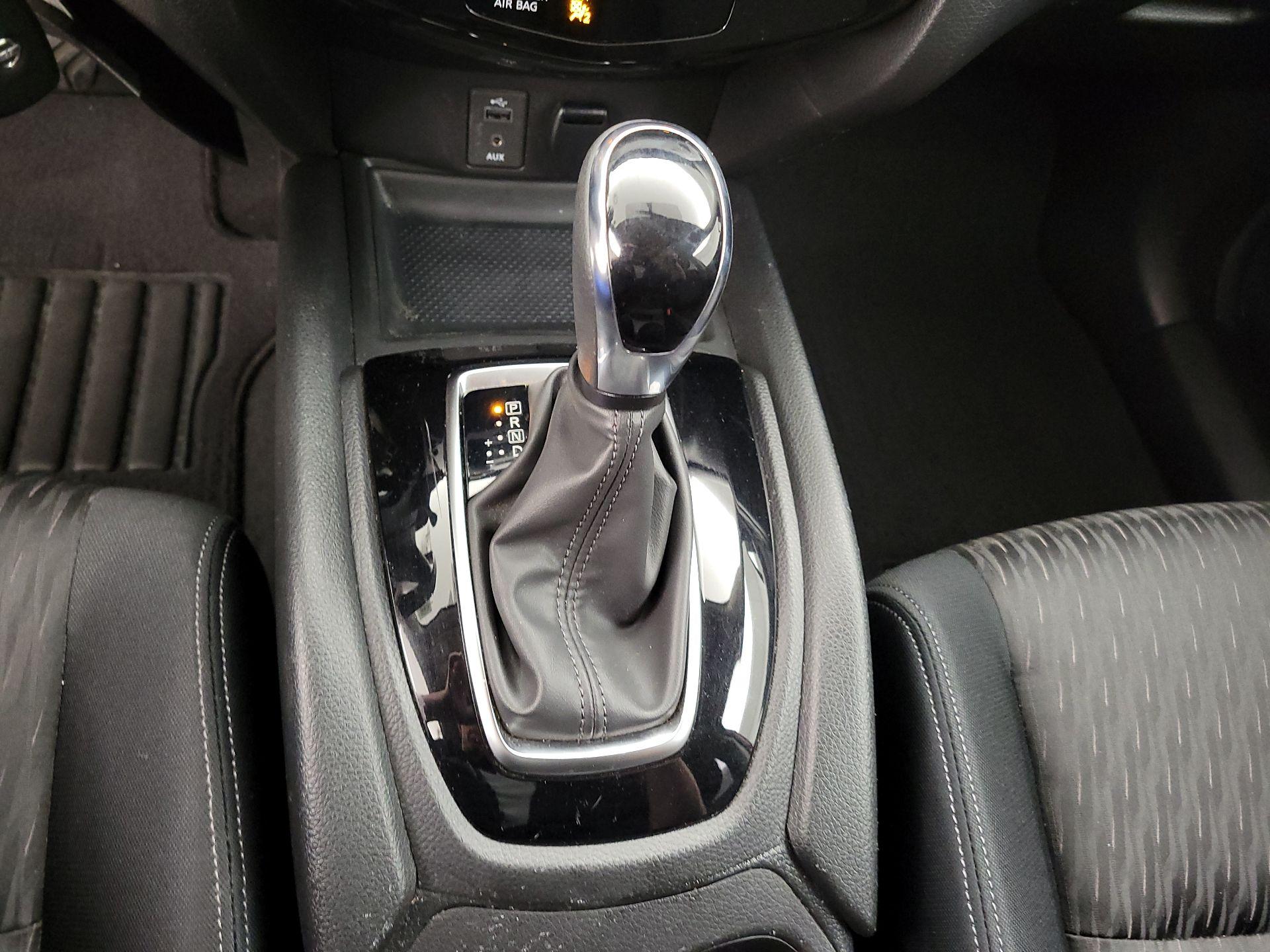 Thumbnail: 2017 Nissan Rogue - 16