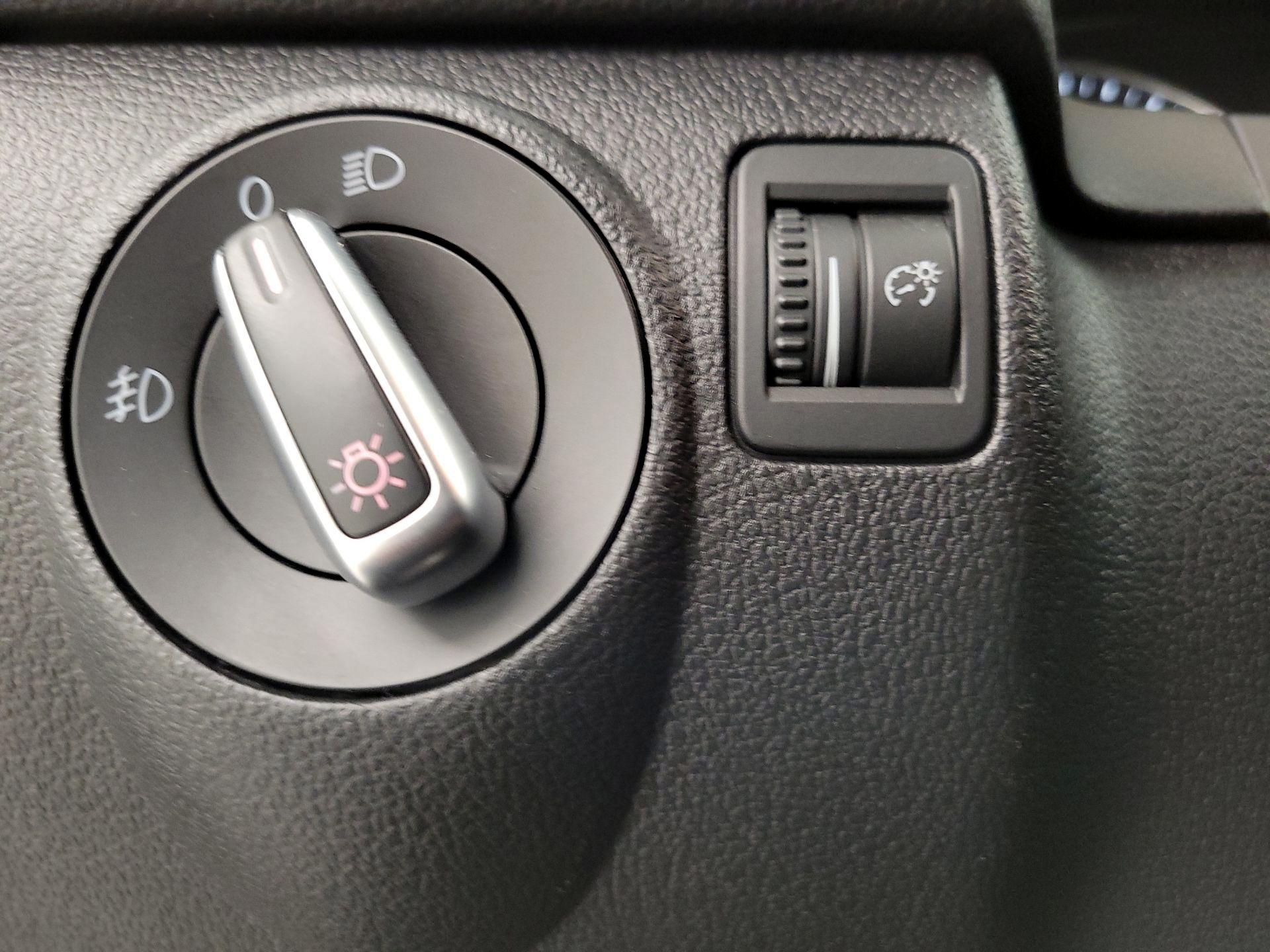 Thumbnail: 2014 Volkswagen Tiguan - 13