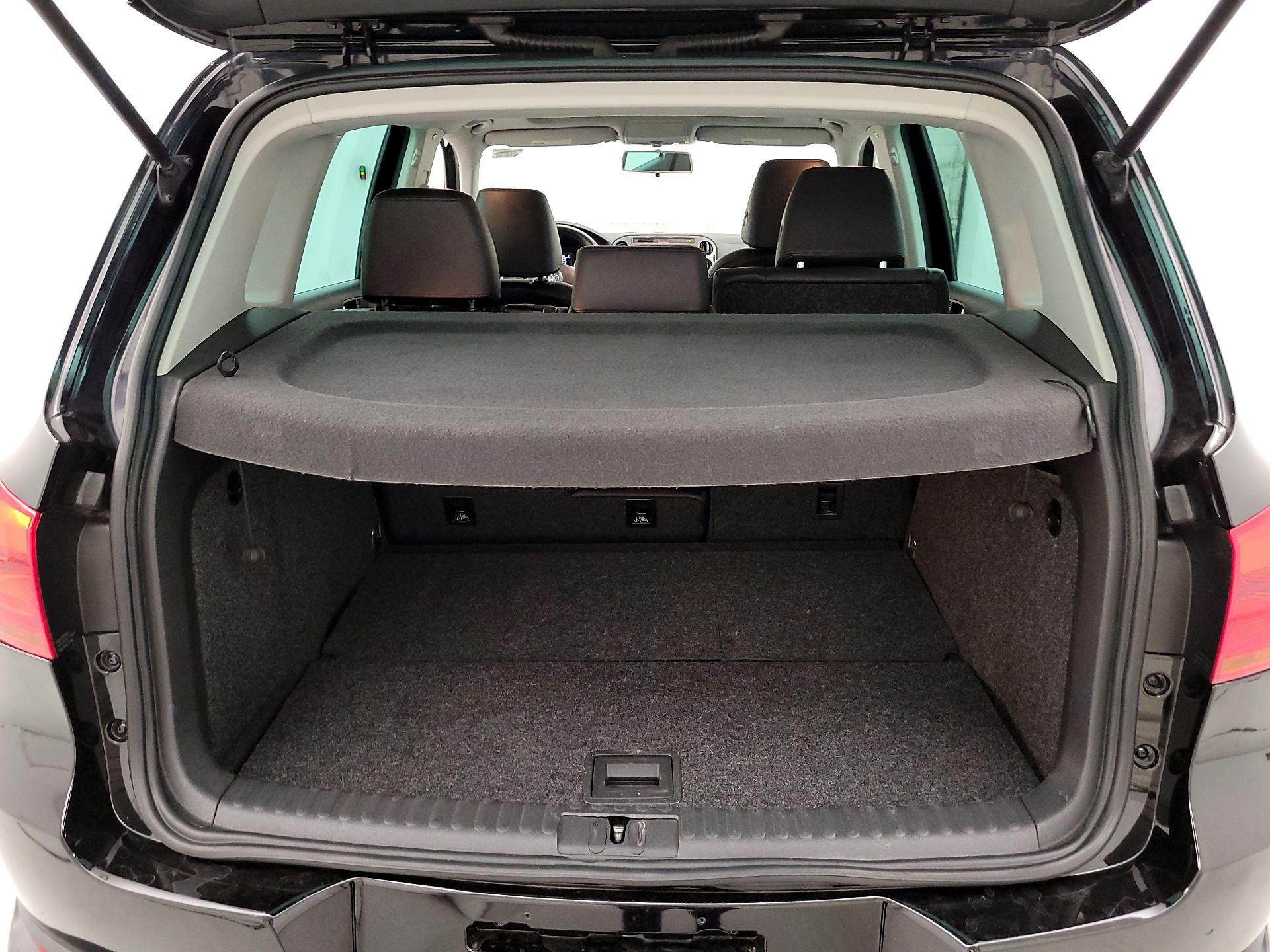 Thumbnail: 2014 Volkswagen Tiguan - 19