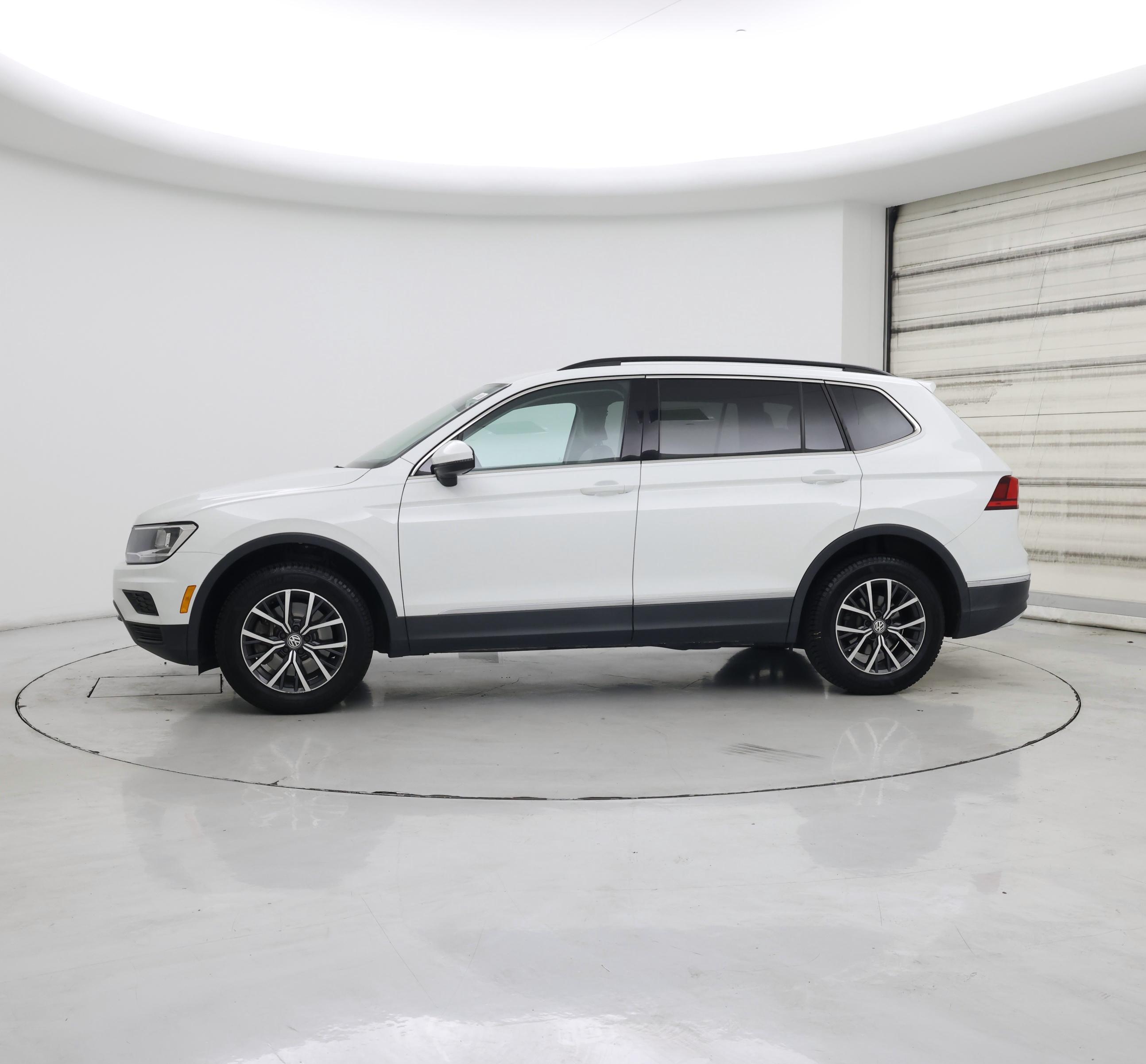 Thumbnail: 2020 Volkswagen Tiguan - 3