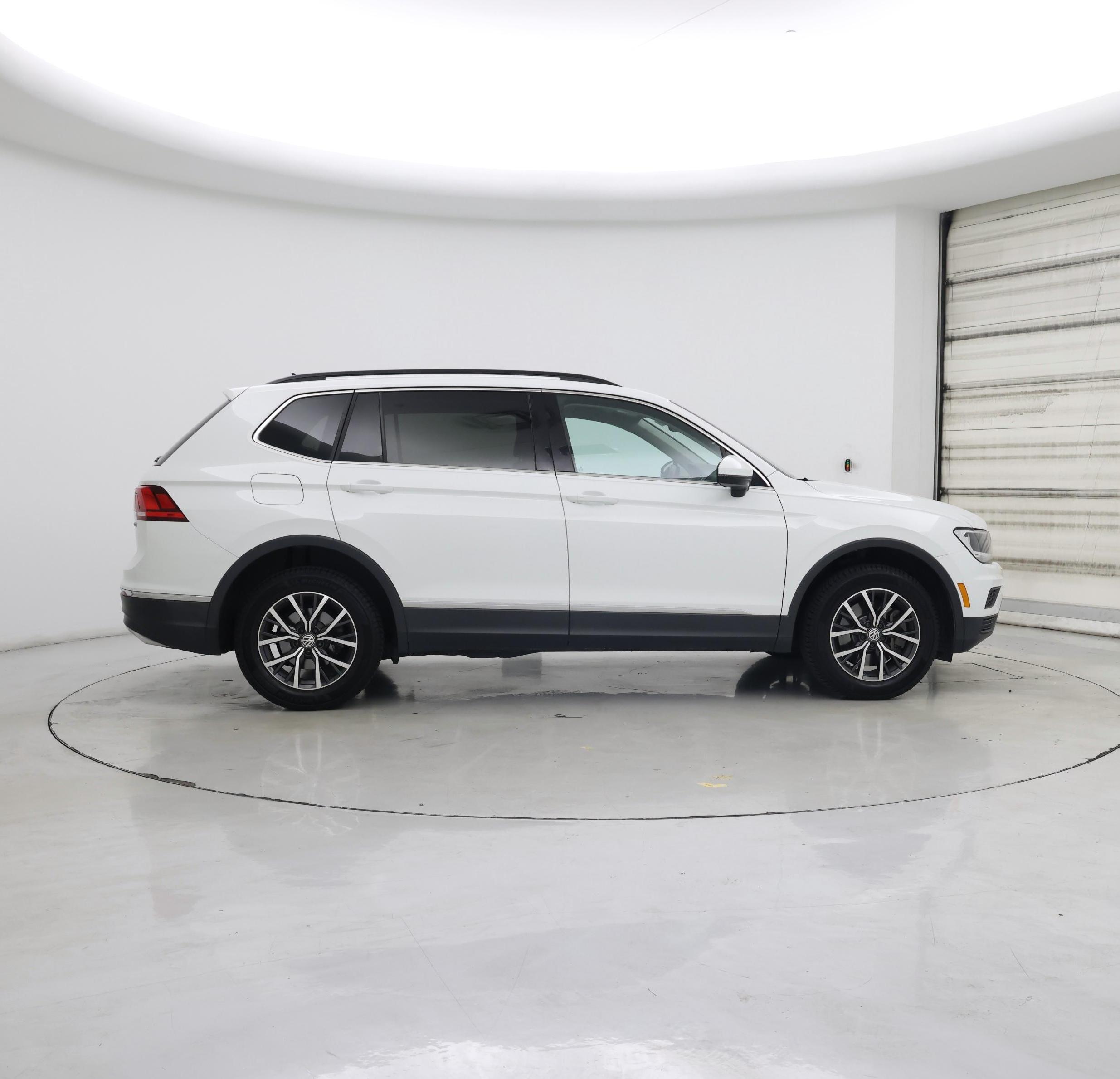 Thumbnail: 2020 Volkswagen Tiguan - 7