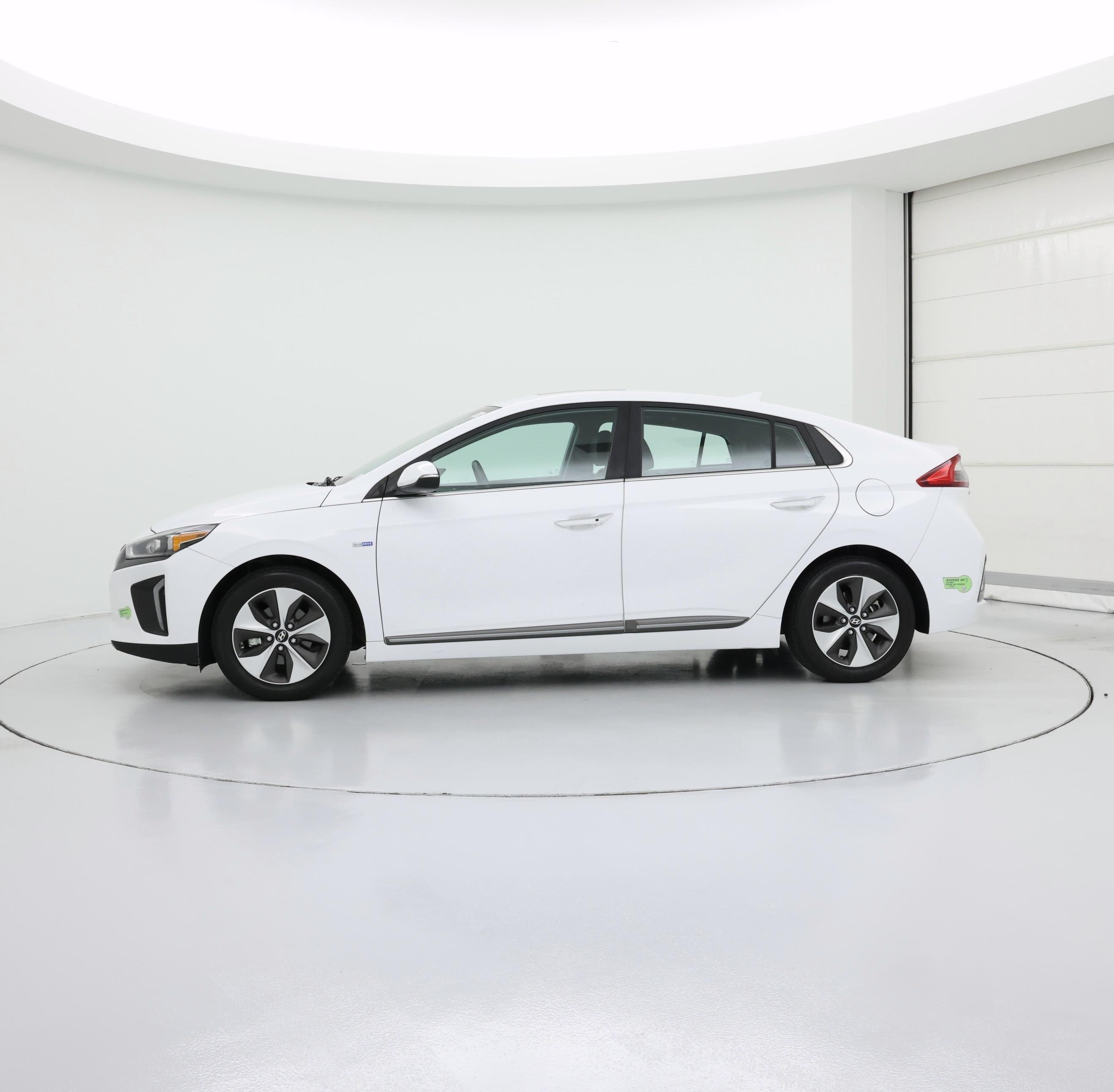 Thumbnail: 2019 Hyundai Ioniq - 3
