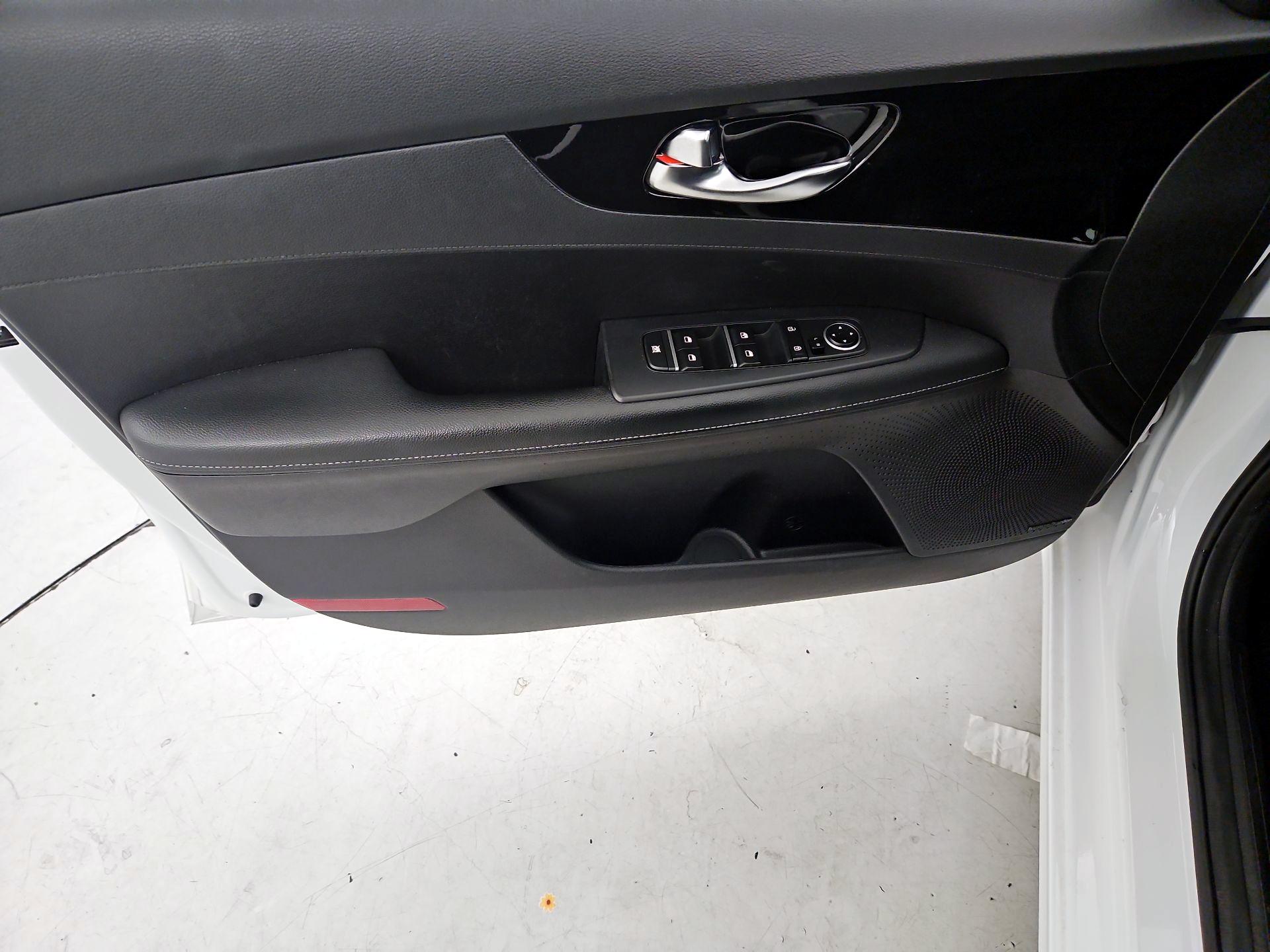 Thumbnail: 2021 Kia Forte - 12
