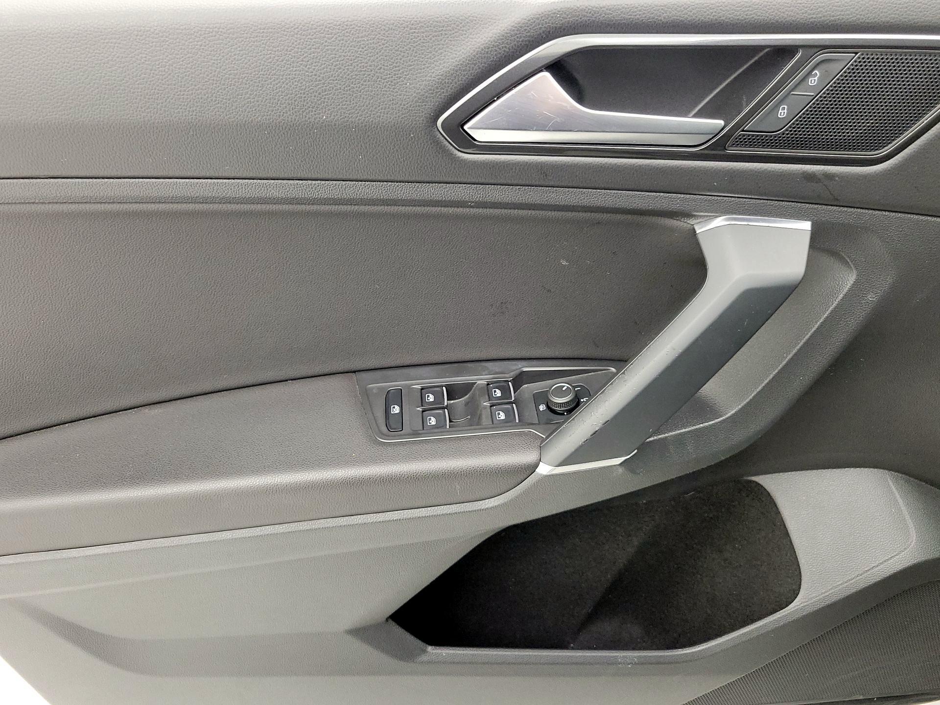 Thumbnail: 2018 Volkswagen Tiguan - 12