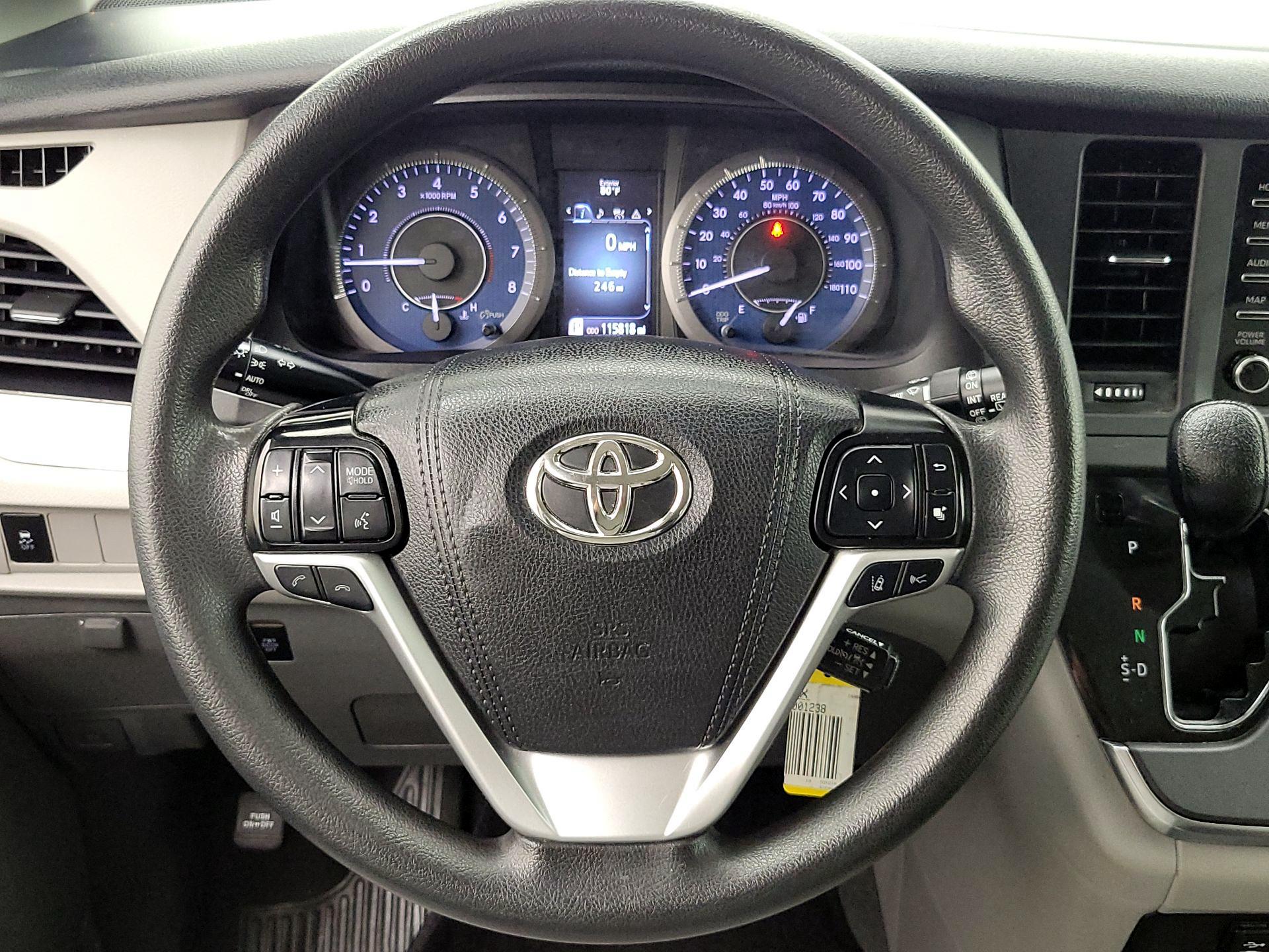 Thumbnail: 2019 Toyota Sienna - 10