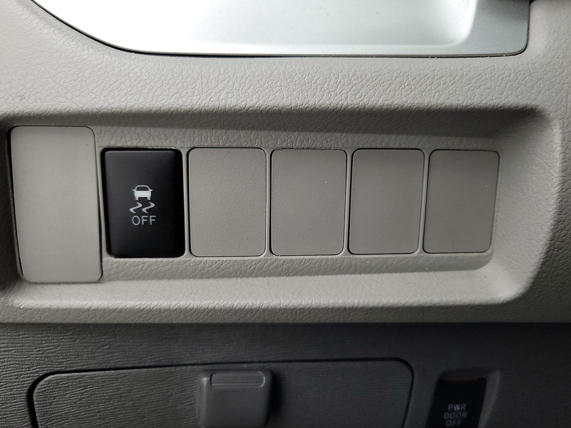 Thumbnail: 2019 Toyota Sienna - 13
