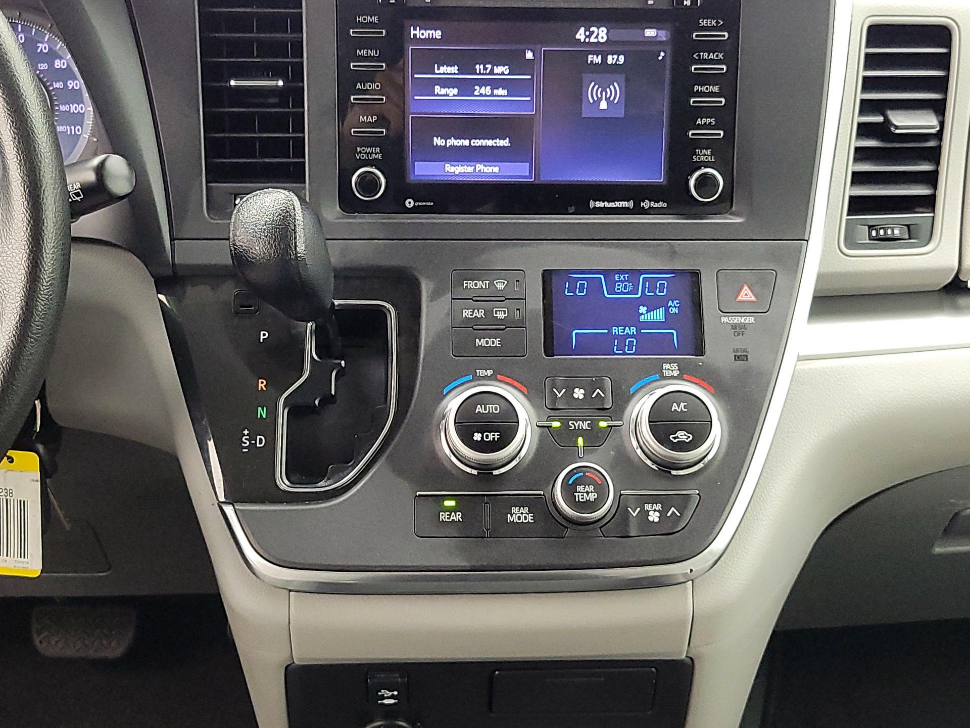 Thumbnail: 2019 Toyota Sienna - 17