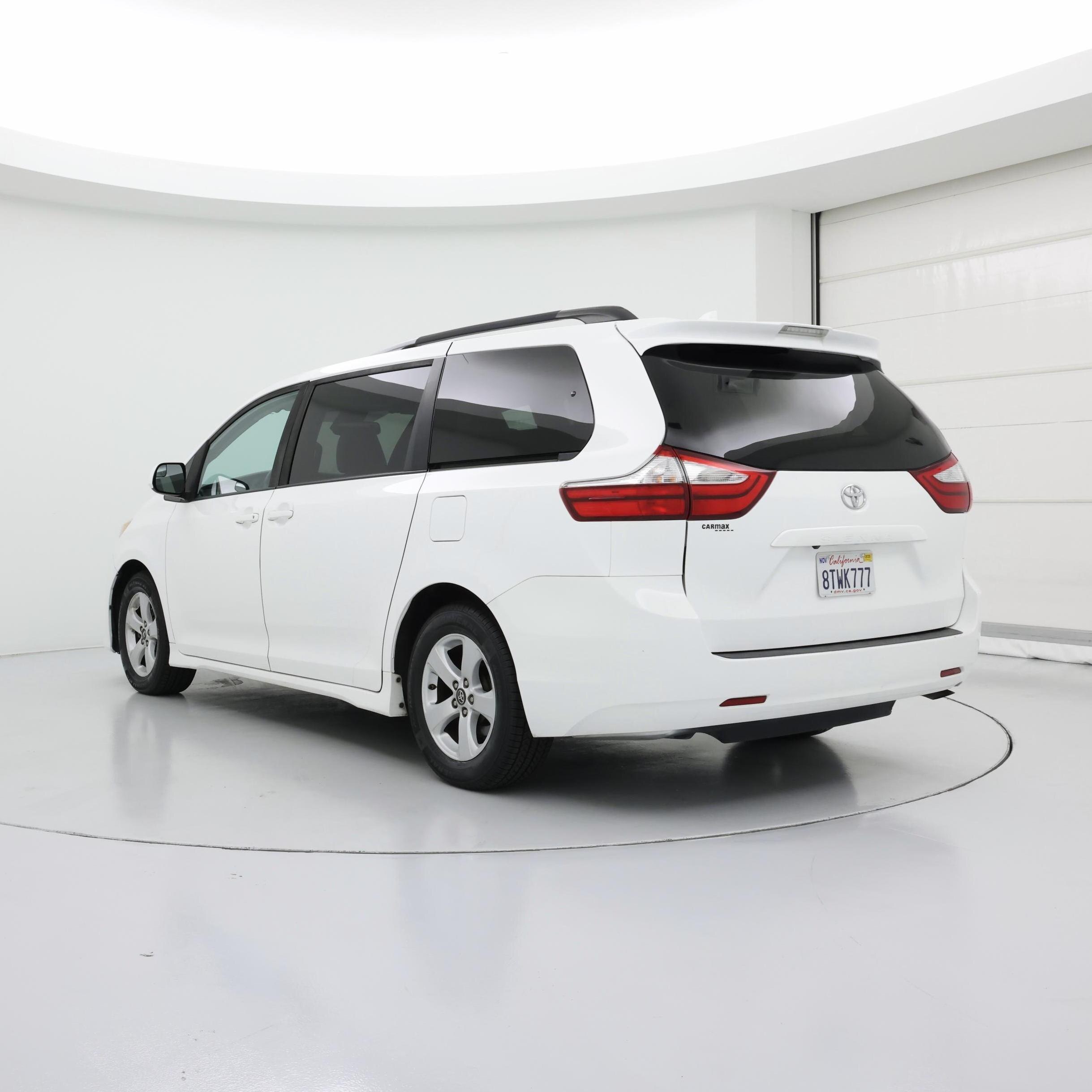 Thumbnail: 2019 Toyota Sienna - 2