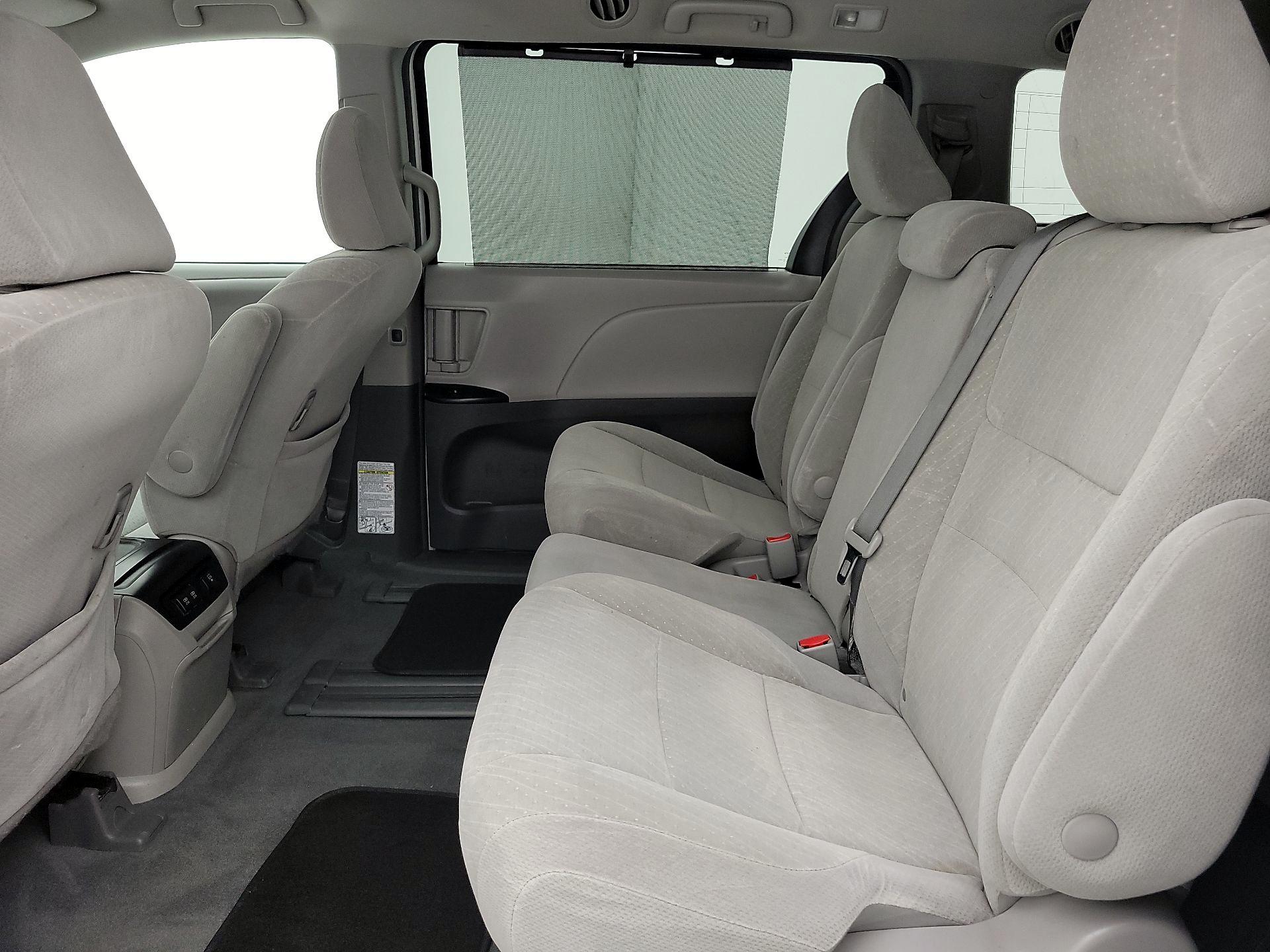 Thumbnail: 2019 Toyota Sienna - 19