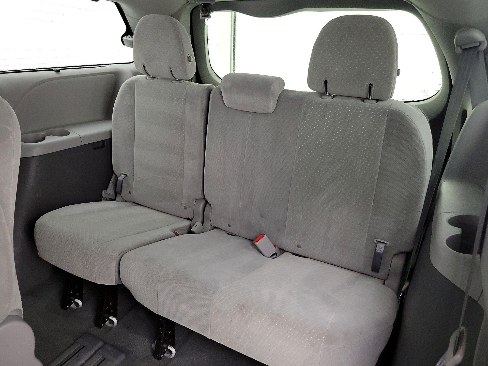 Thumbnail: 2019 Toyota Sienna - 20