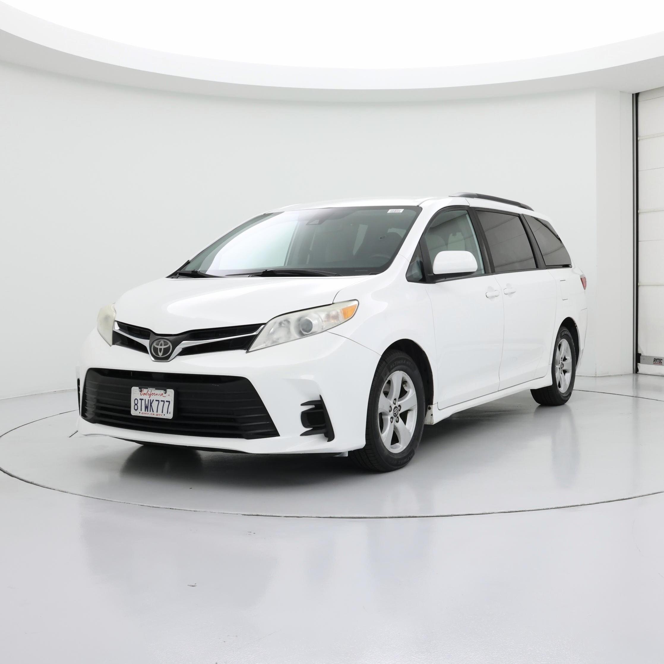 Thumbnail: 2019 Toyota Sienna - 4
