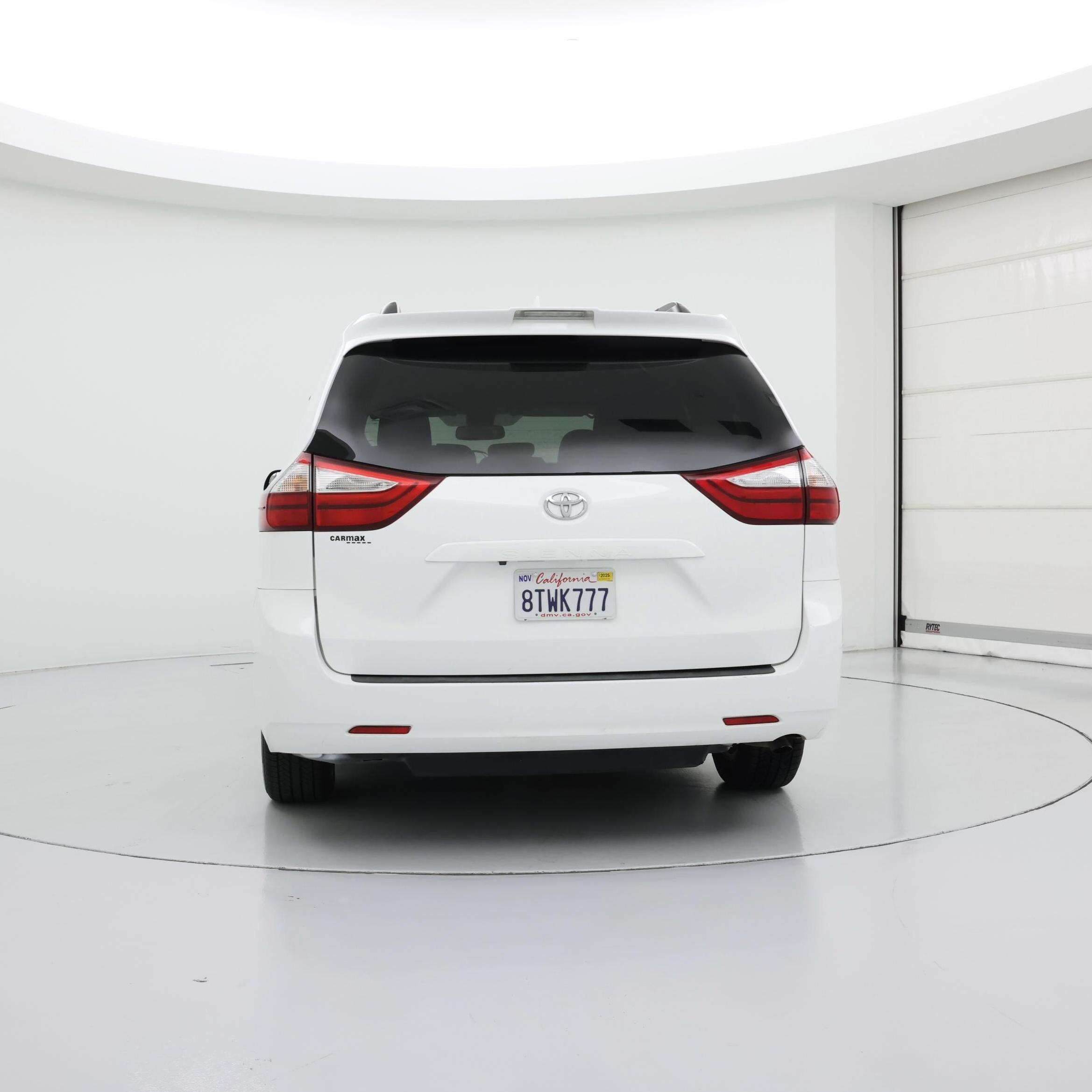 Thumbnail: 2019 Toyota Sienna - 6