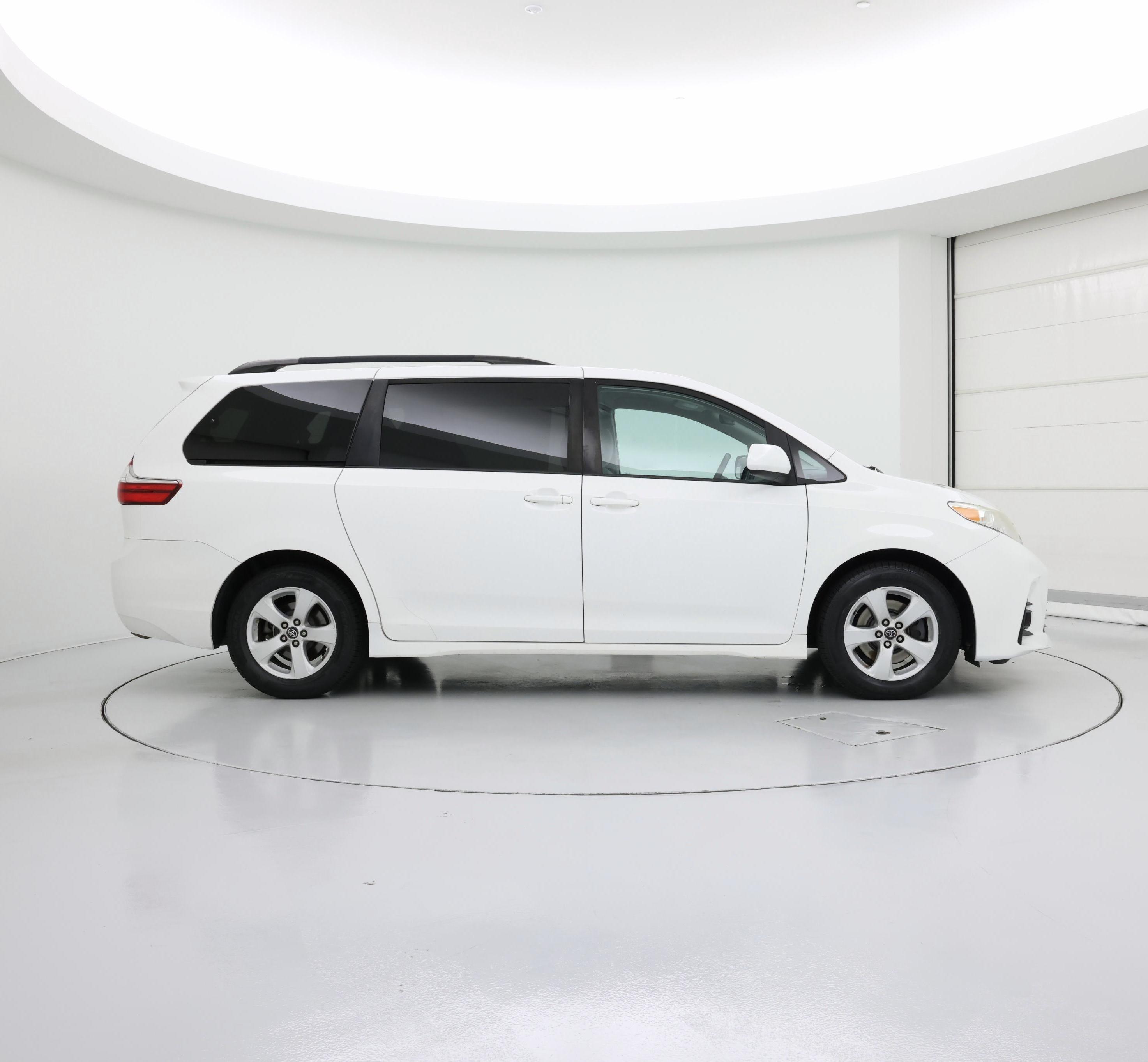 Thumbnail: 2019 Toyota Sienna - 7