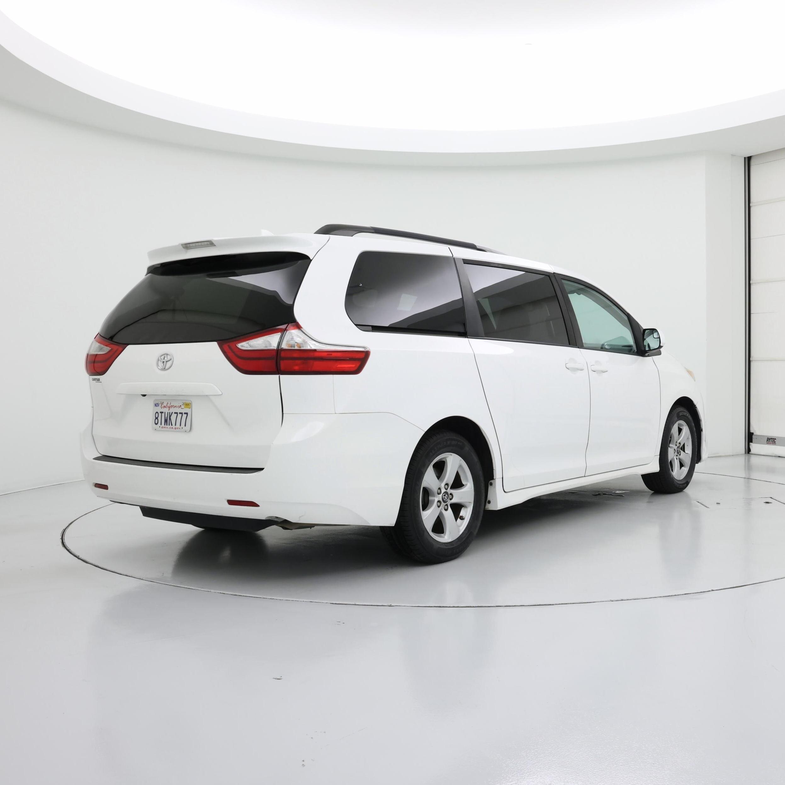Thumbnail: 2019 Toyota Sienna - 8