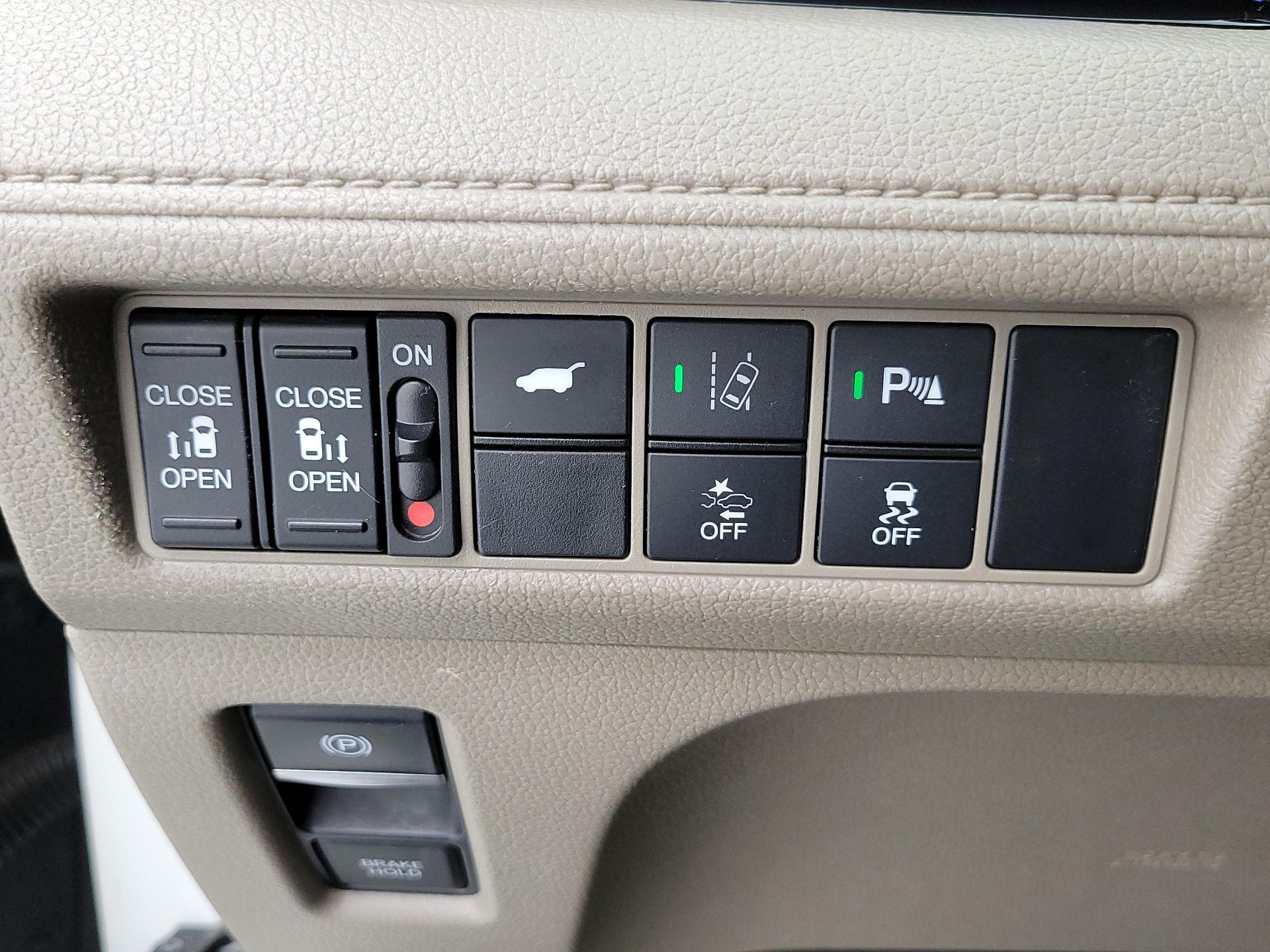 Thumbnail: 2019 Honda Odyssey - 13