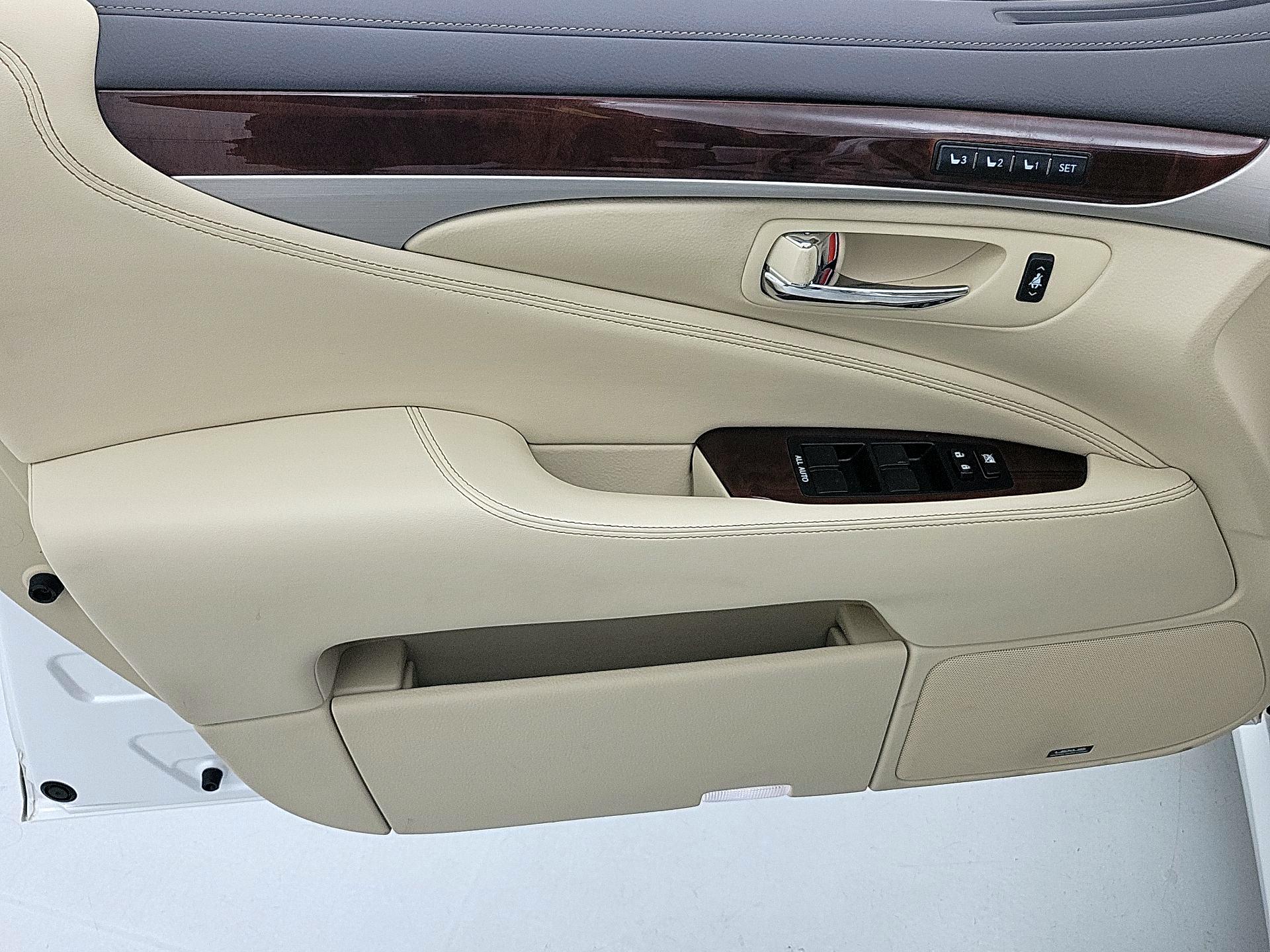 Thumbnail: 2016 Lexus LS - 12