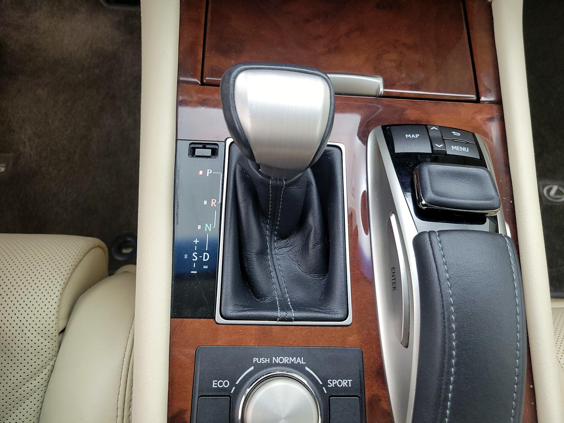 Thumbnail: 2016 Lexus LS - 17