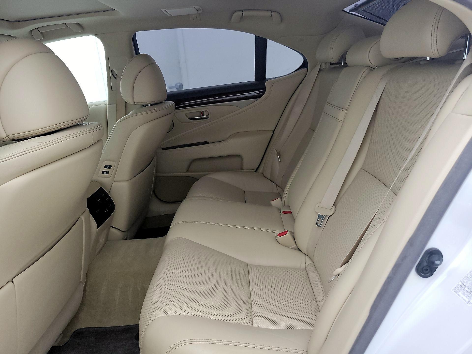 Thumbnail: 2016 Lexus LS - 18