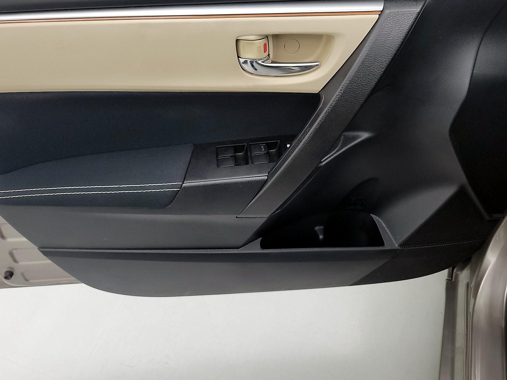 Thumbnail: 2015 Toyota Corolla - 12