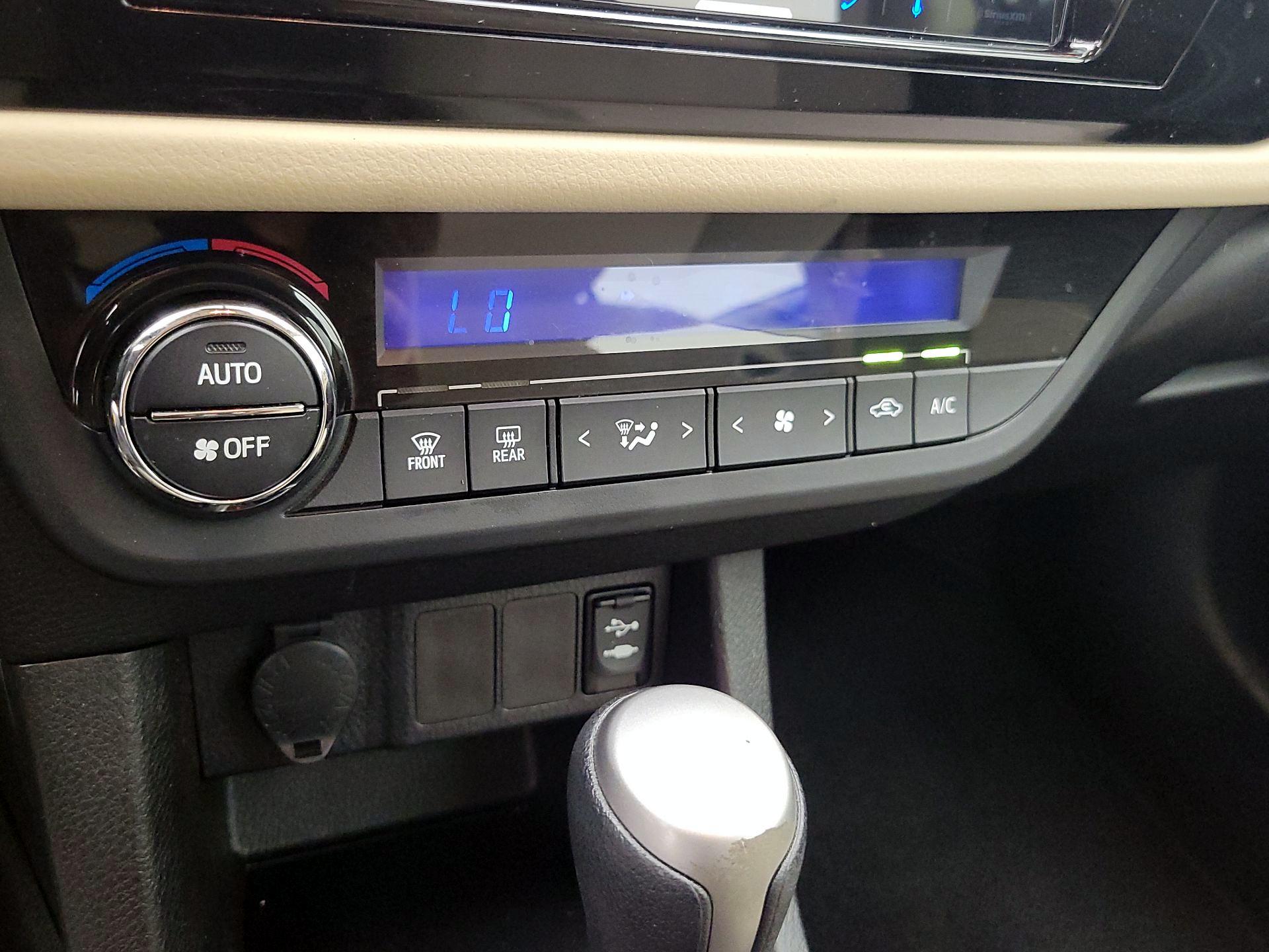 Thumbnail: 2015 Toyota Corolla - 16