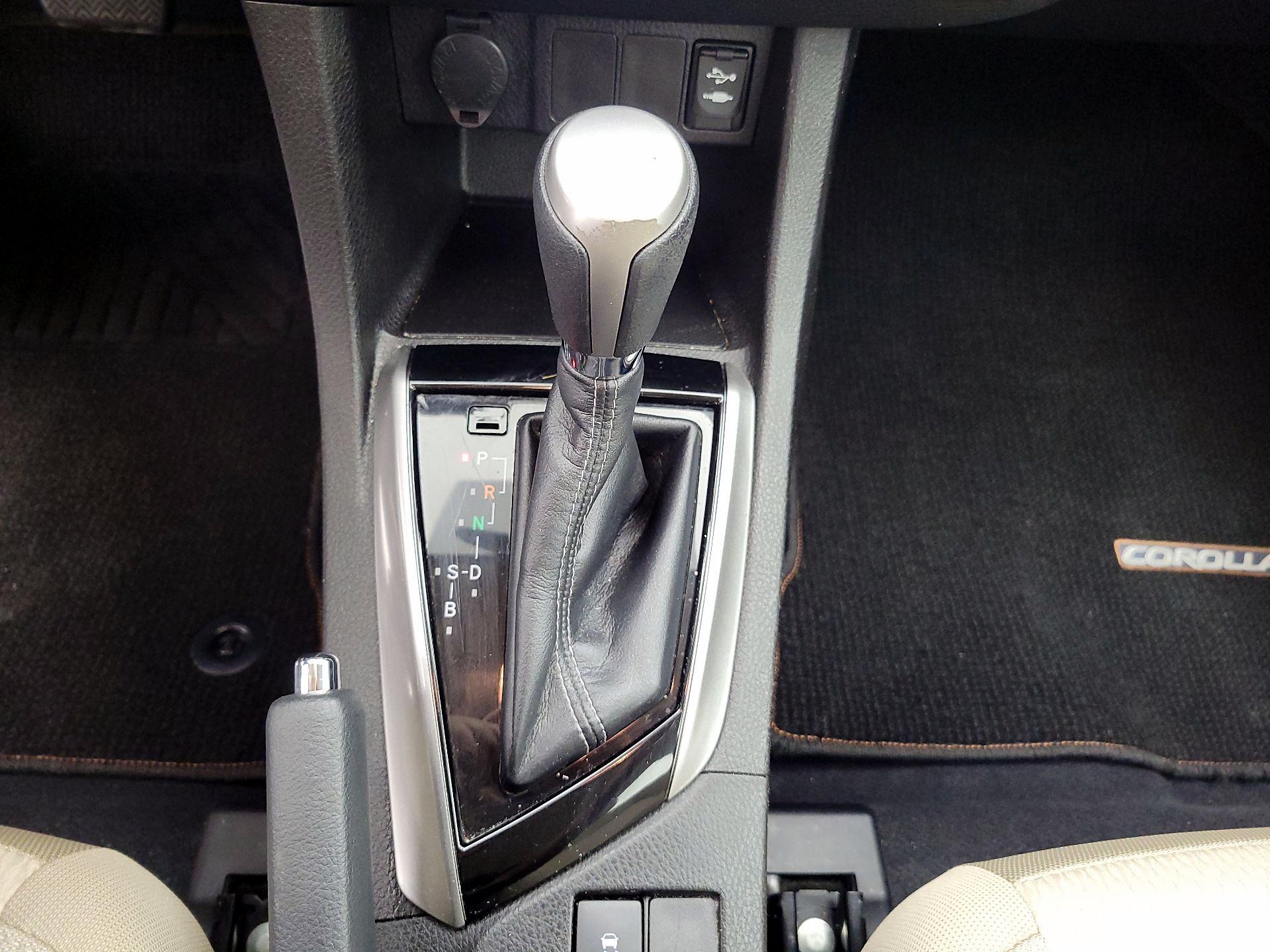 Thumbnail: 2015 Toyota Corolla - 17