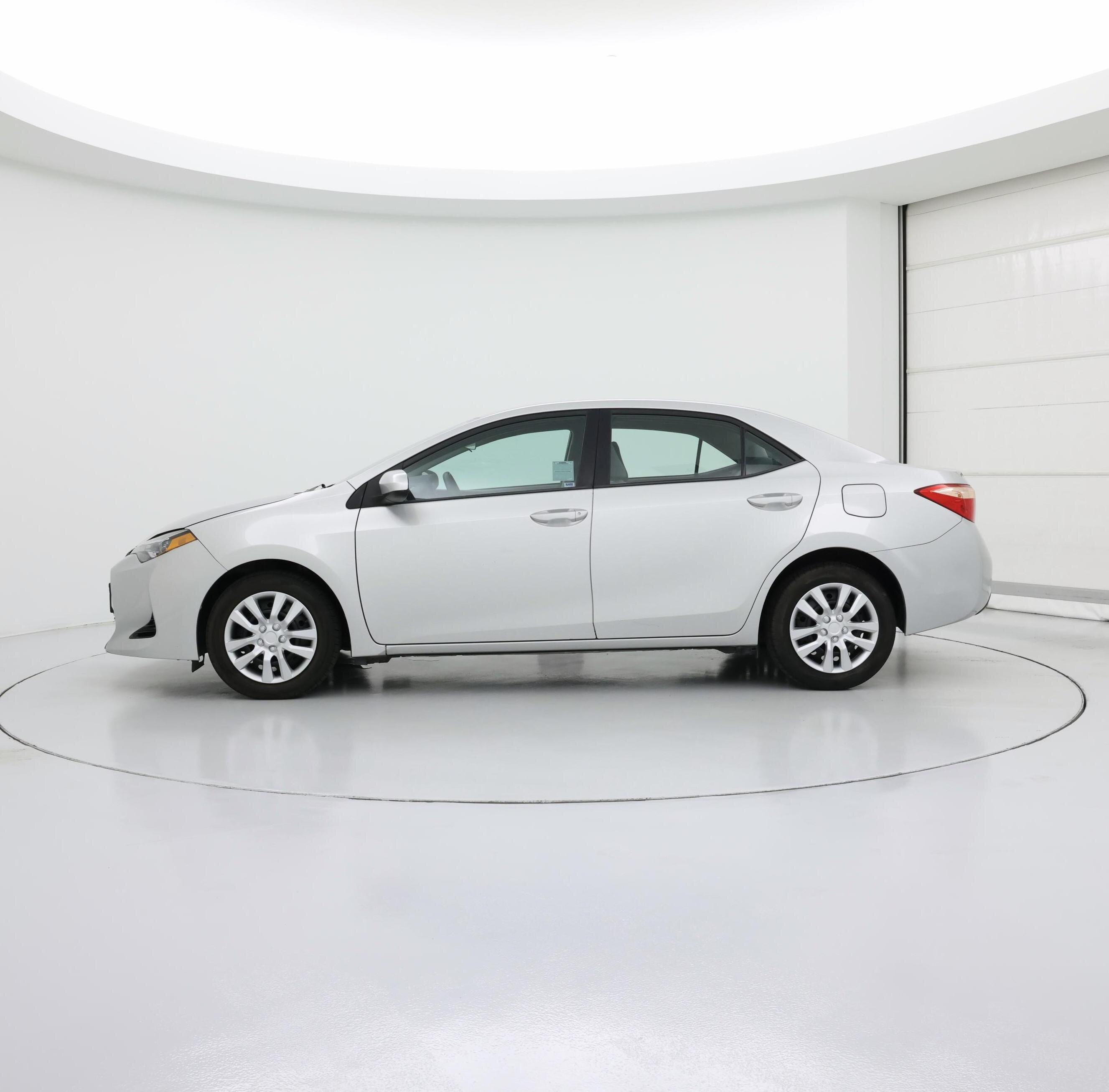 Thumbnail: 2018 Toyota Corolla - 3