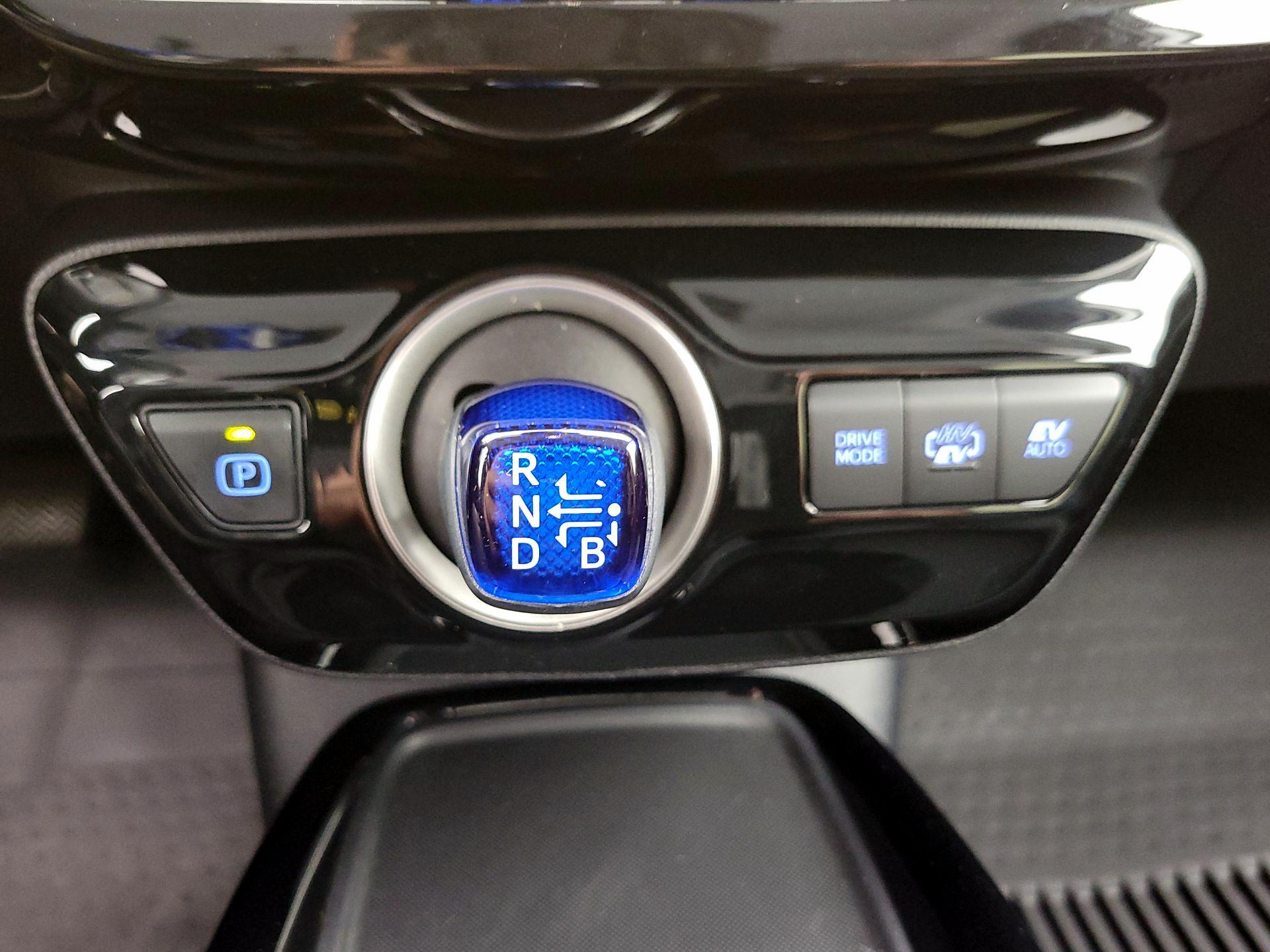 Thumbnail: 2022 Toyota Prius Prime - 17