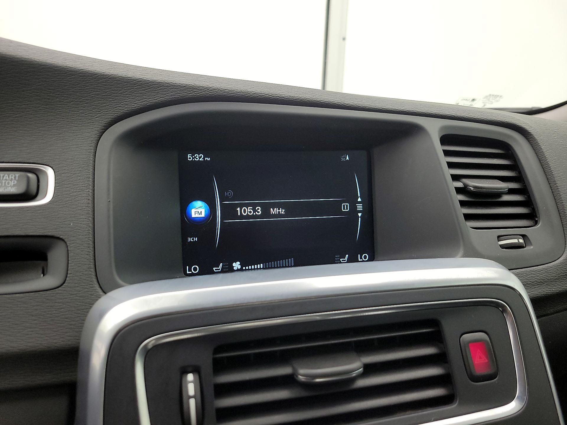 Thumbnail: 2016 Volvo V60 - 16