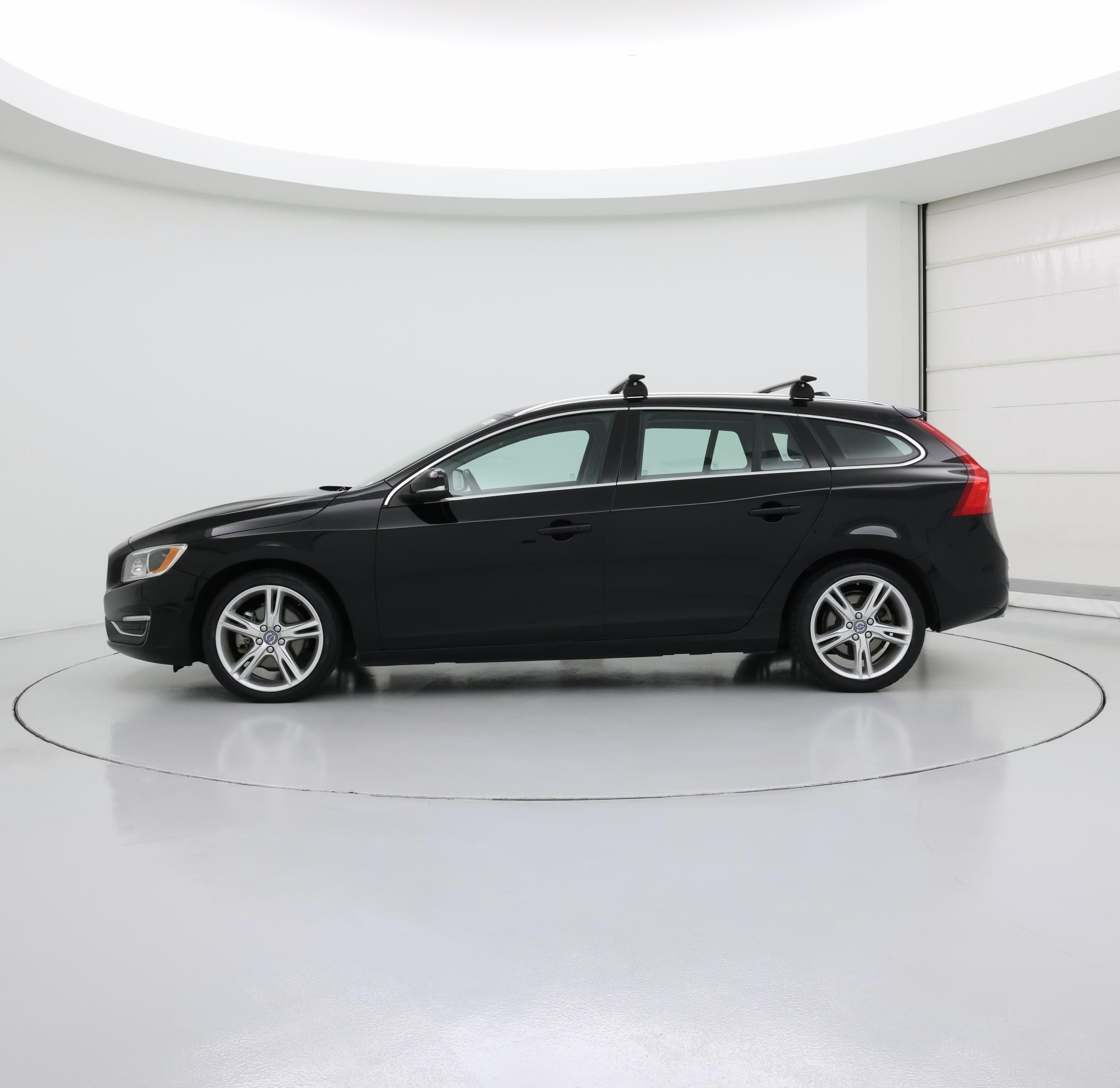 Thumbnail: 2016 Volvo V60 - 3