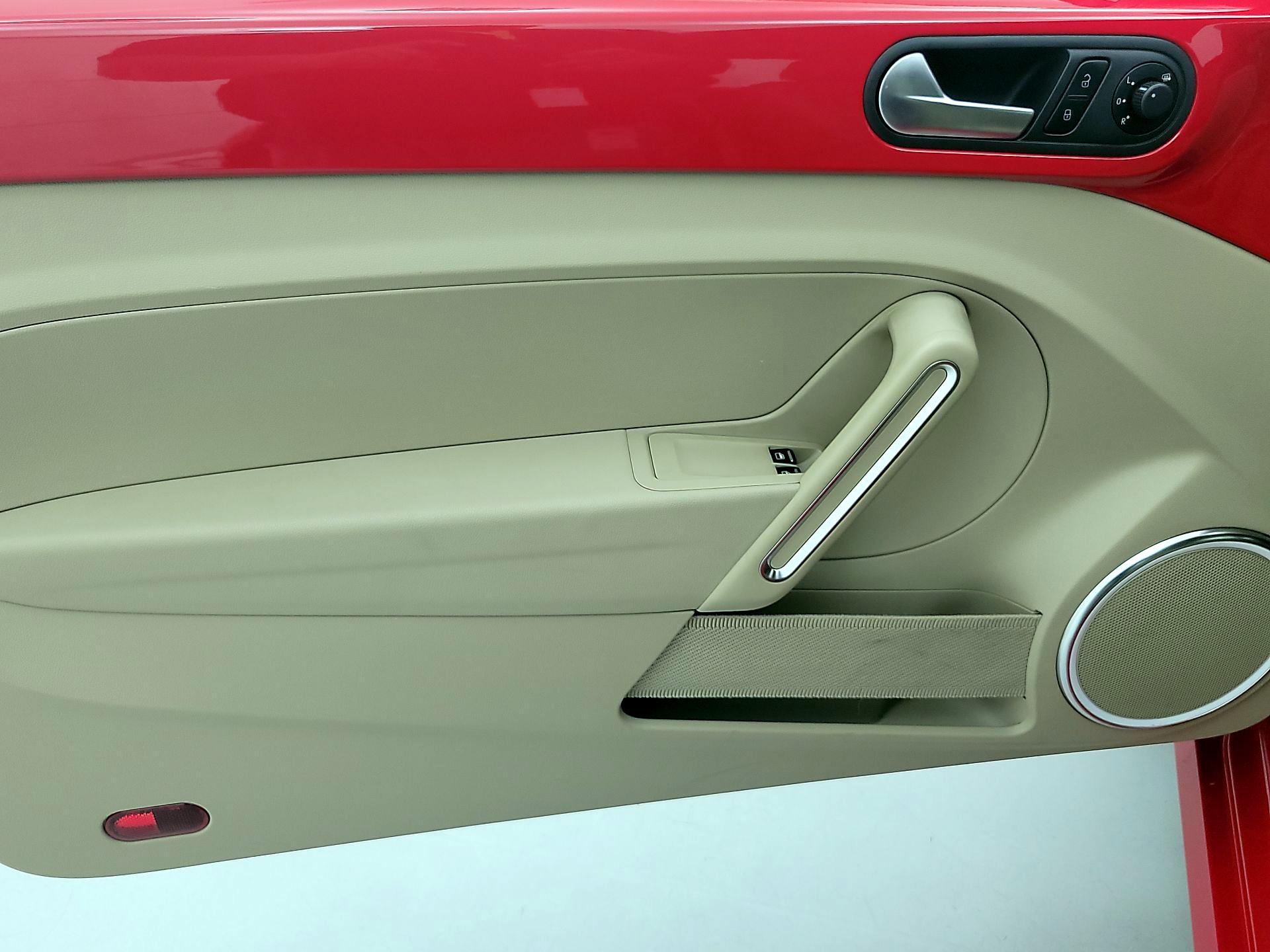 Thumbnail: 2013 Volkswagen Beetle - 12